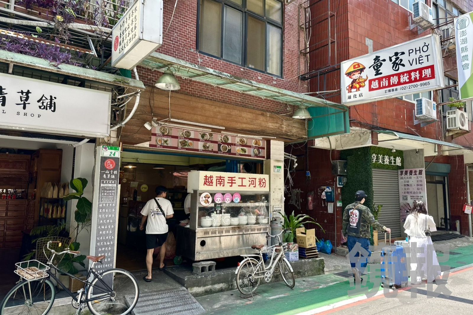 「童家越南傳統料理」有賣一般少見的「越南拼盤」,連其他越南小吃店老闆也會專程來解饞。