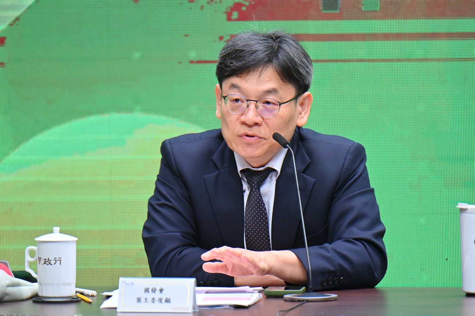 媒體狂問人口政策期程10年?葉俊顯快招架不住:真的很難馬上給答案
