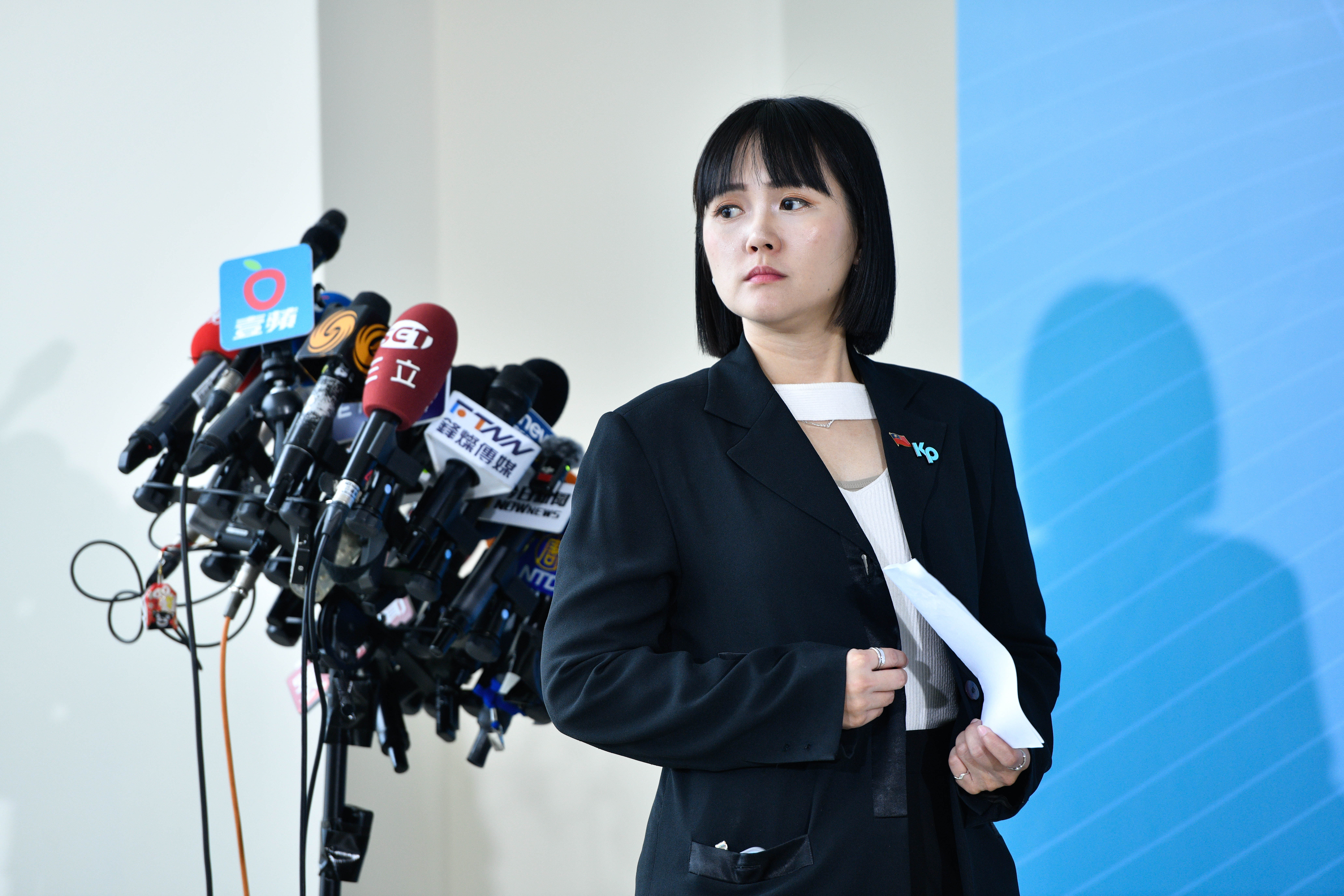 鍾小平談柯文哲撤告竟扯藍白合　吳怡萱怒嗆「良心被狗啃」