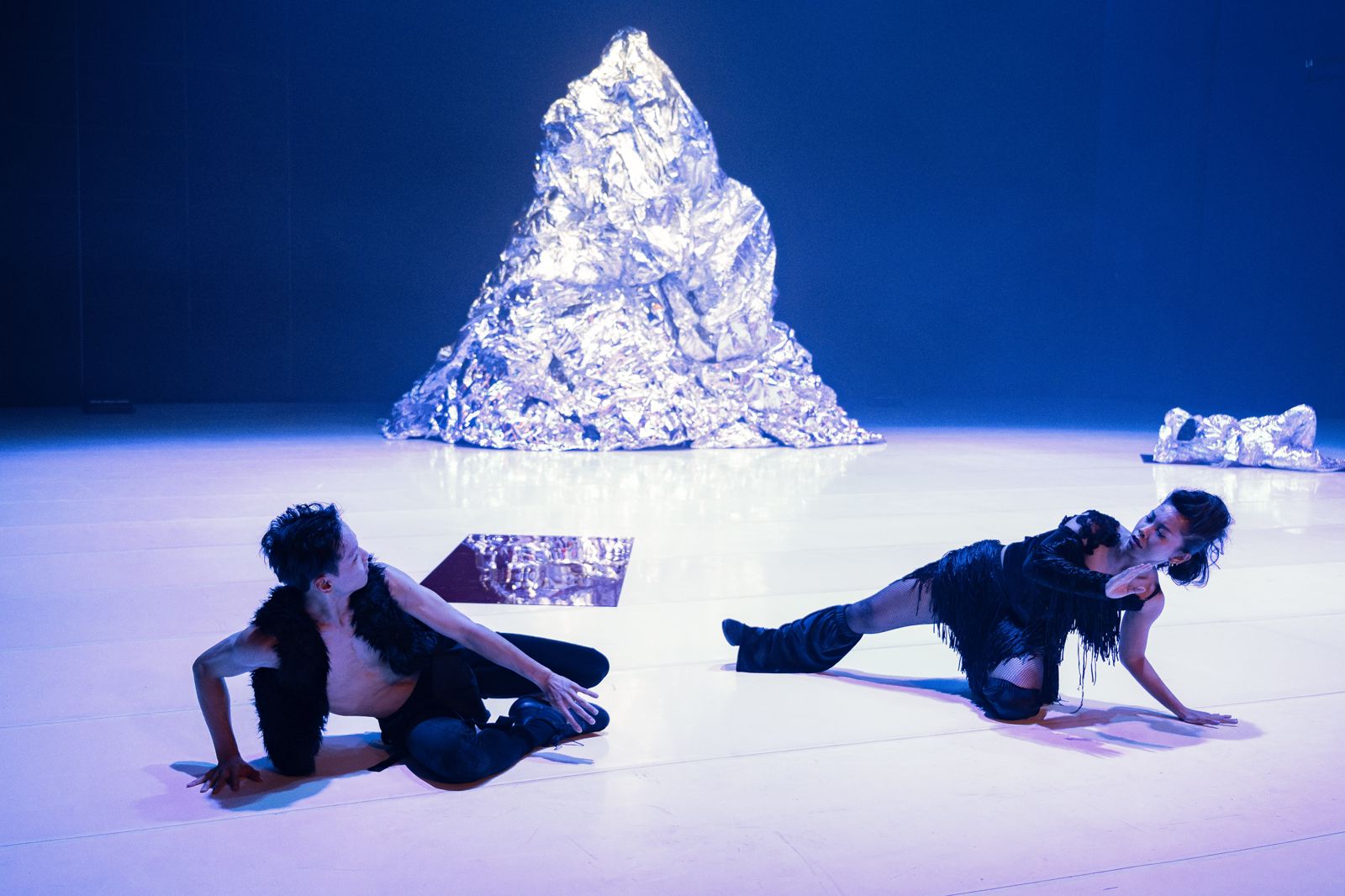 印尼行為藝術家麥拉蒂首登台　《斷片》解碼時間、記憶在混亂找到新秩序