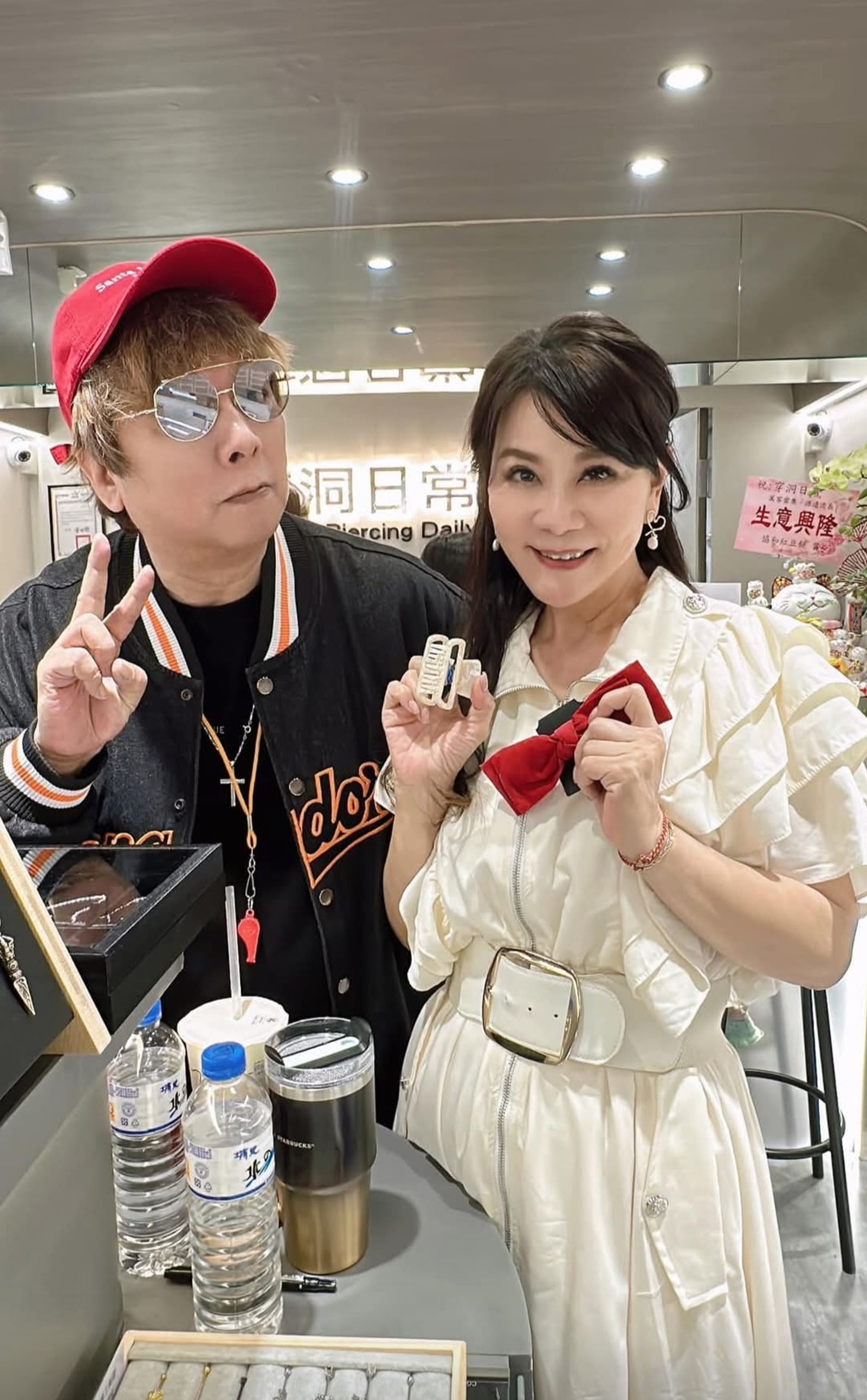 龍千玉曾多次到曹西平的店裡捧場。翻攝龍千玉臉書