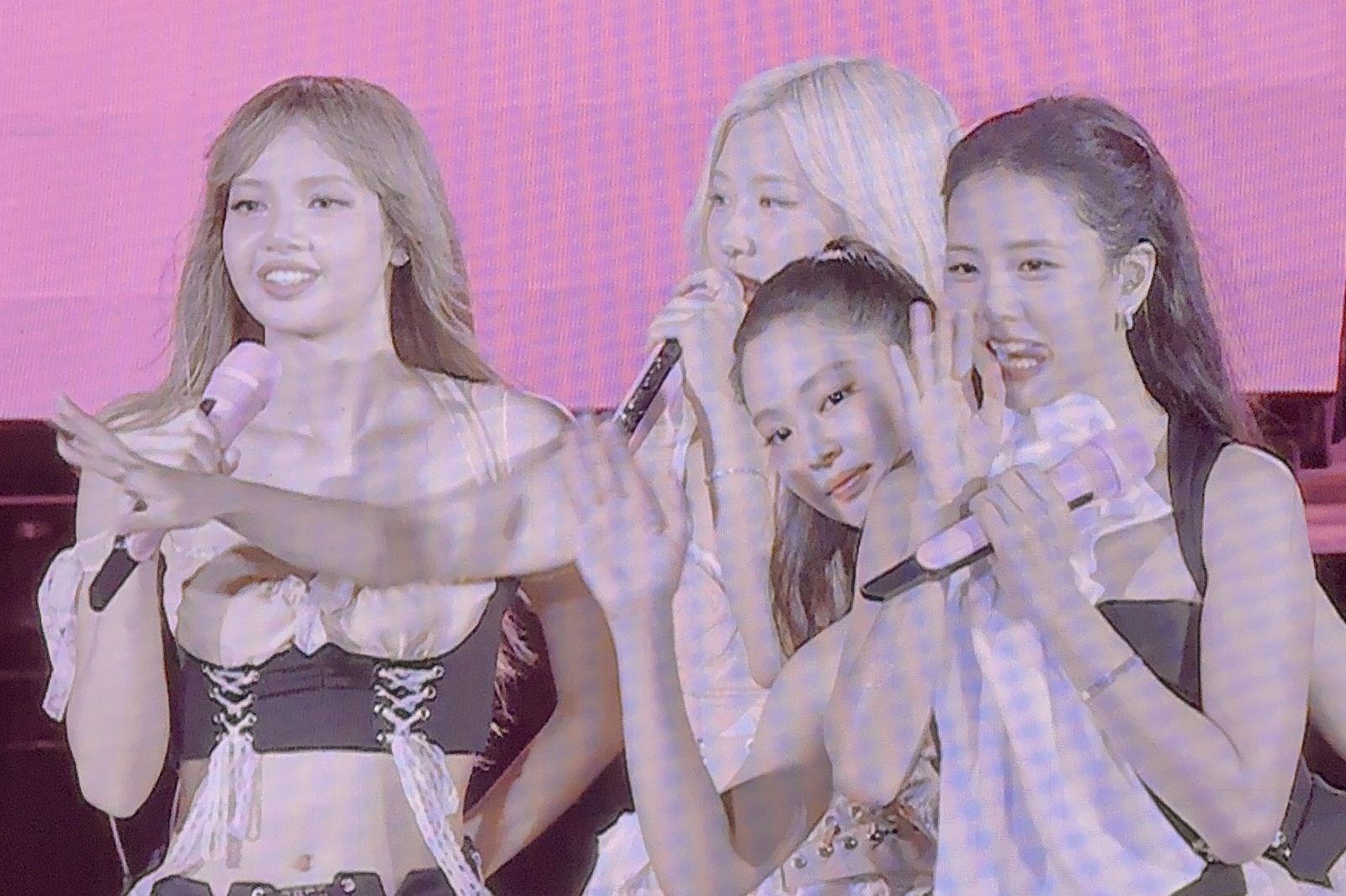 直擊／天公作美！BLACKPINK高雄開唱雨停了　Jisoo甜飆中文「很熱」萌翻5萬歌迷
