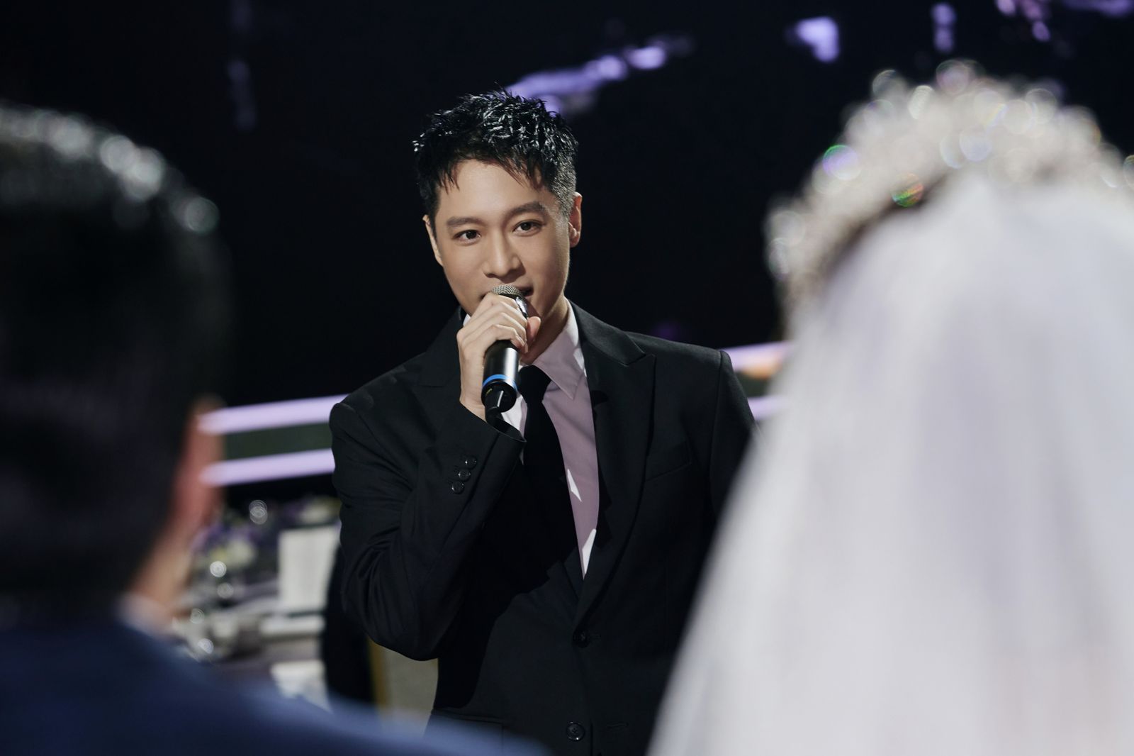 大咖歌手突現身婚禮！新娘激動暴哭　全場嘉賓錯愕驚呼