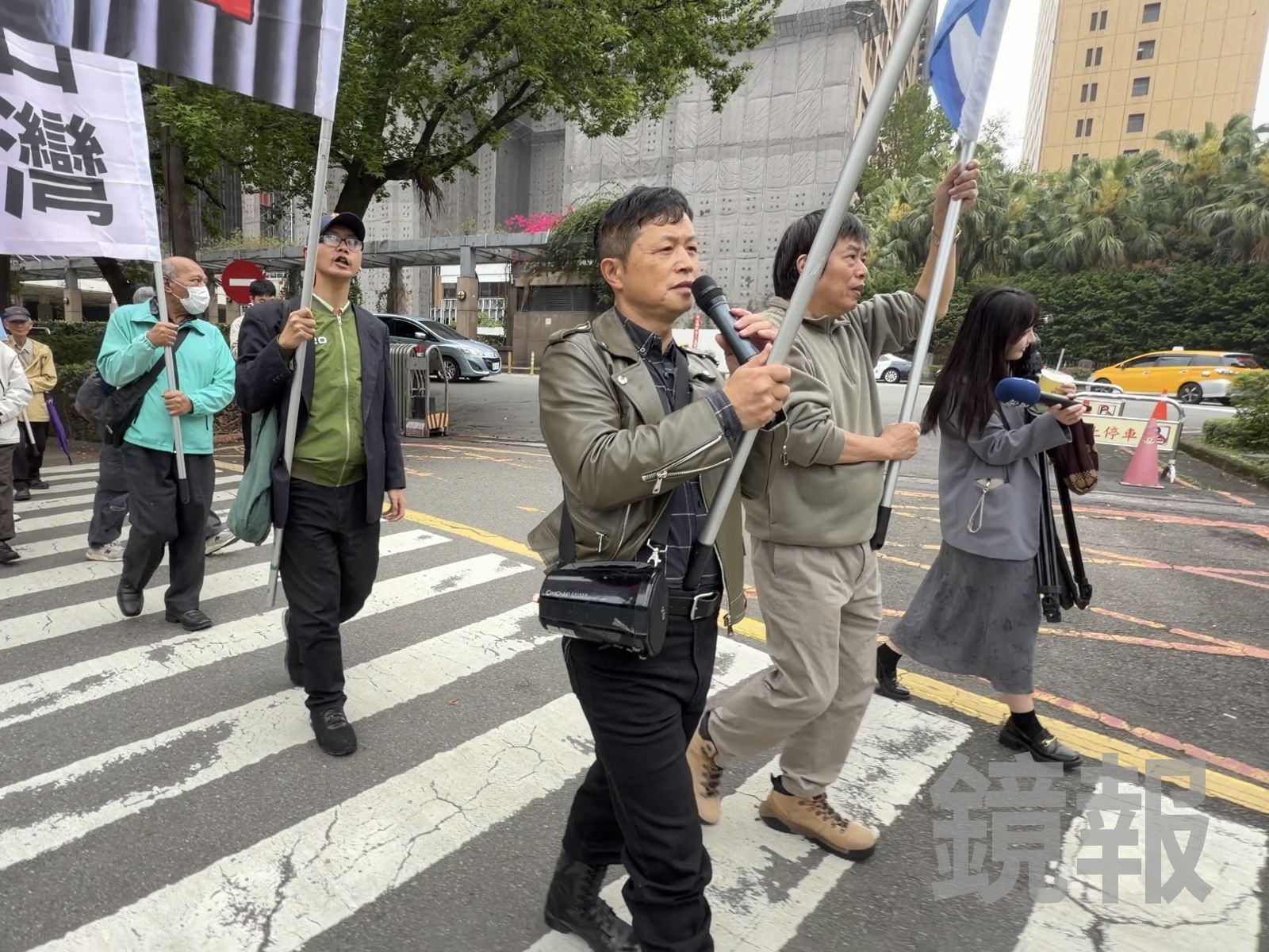 台灣國陳峻涵脫序離開合法表達訴求區。顏凱勗攝