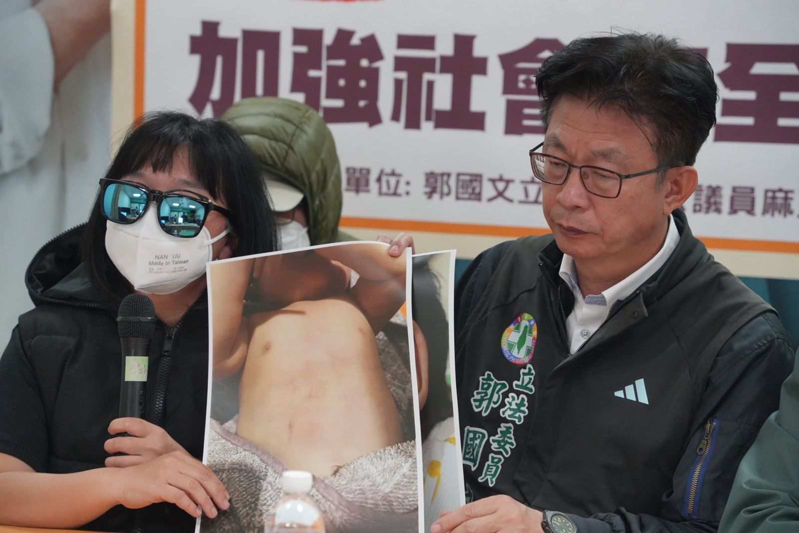 兩惡保母聯手凌虐6嬰　巴掌打飛、重摔踹踏殘忍畫面曝