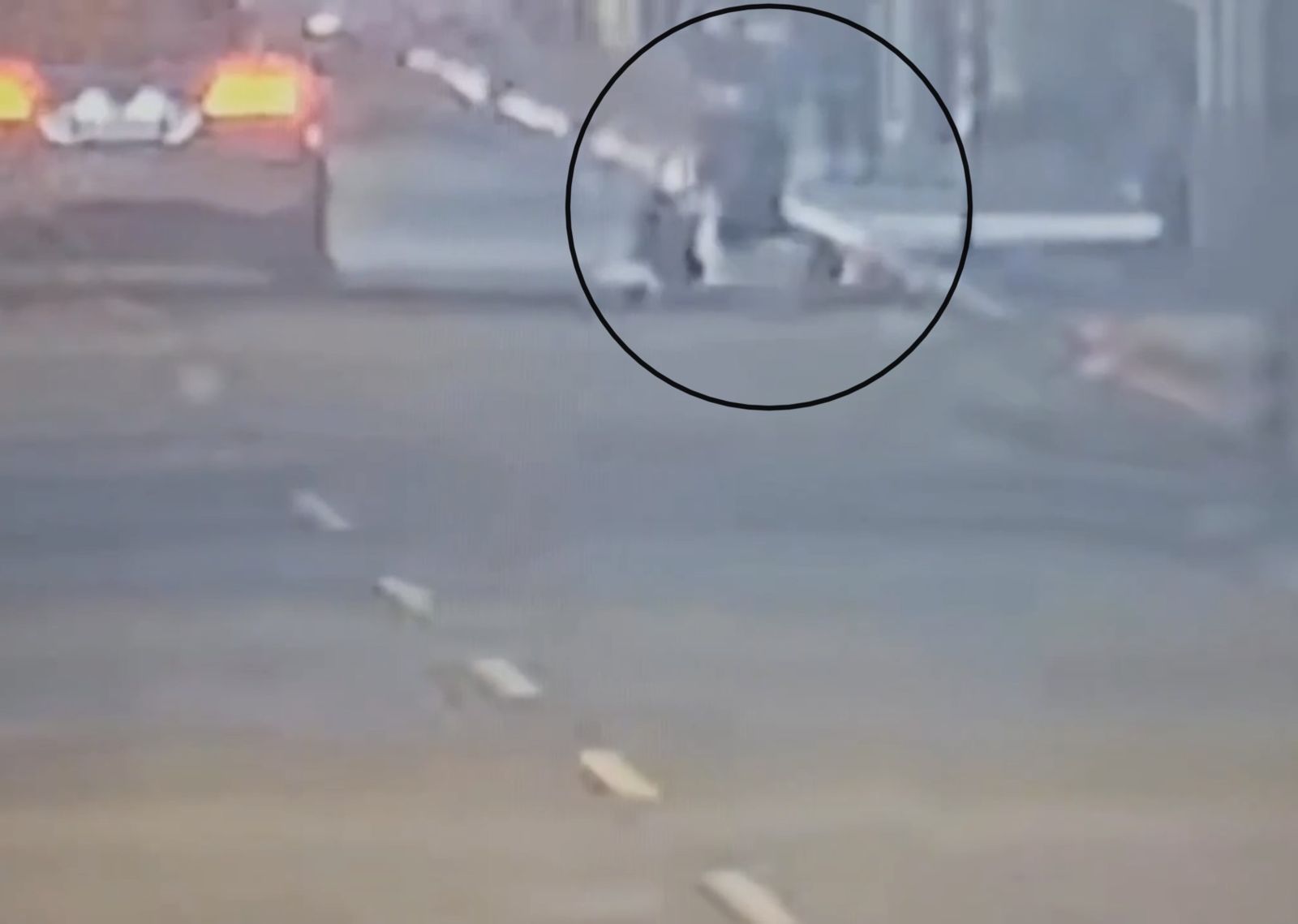 談判變追殺！不滿300萬投資泡湯　他持斧狂追老友100公尺