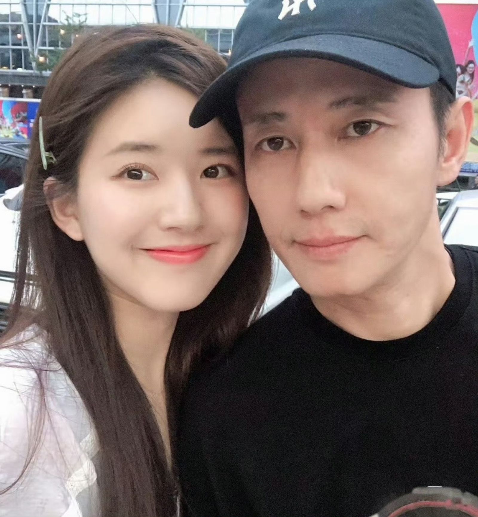 趙露思(左)過去就經常與爸爸同框。翻攝微博