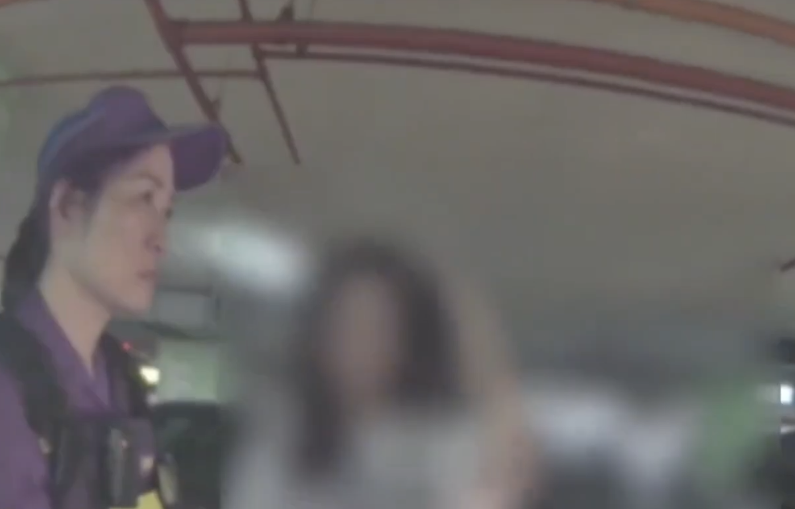 高雄百貨「人肉佔車位」開撕!37歲女慘遭扯髮壓制 下體被踢到暴血