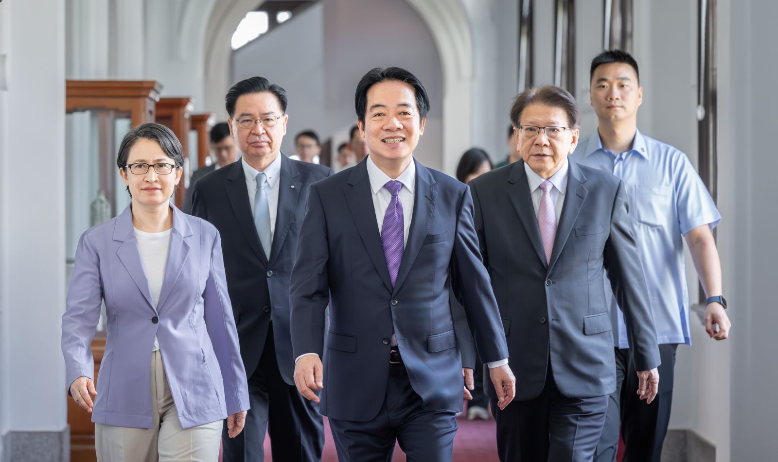 最新民調/才喊普發1萬 賴清德滿意度「黃金交叉」衝51.4%