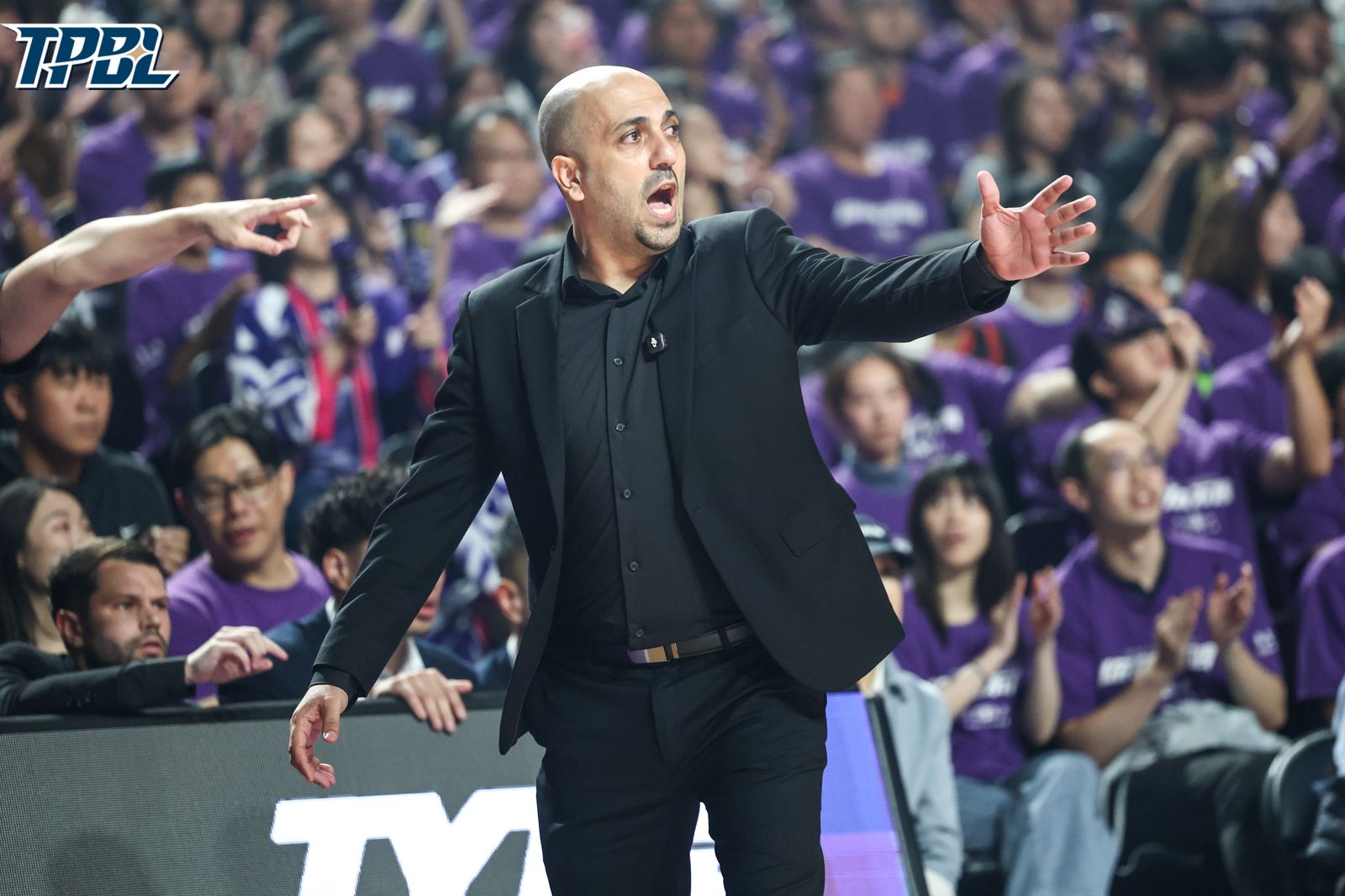 攻城獅主帥賽後不忍了!暗酸夢想家有「NBA球員」:15罰應該滿意了吧