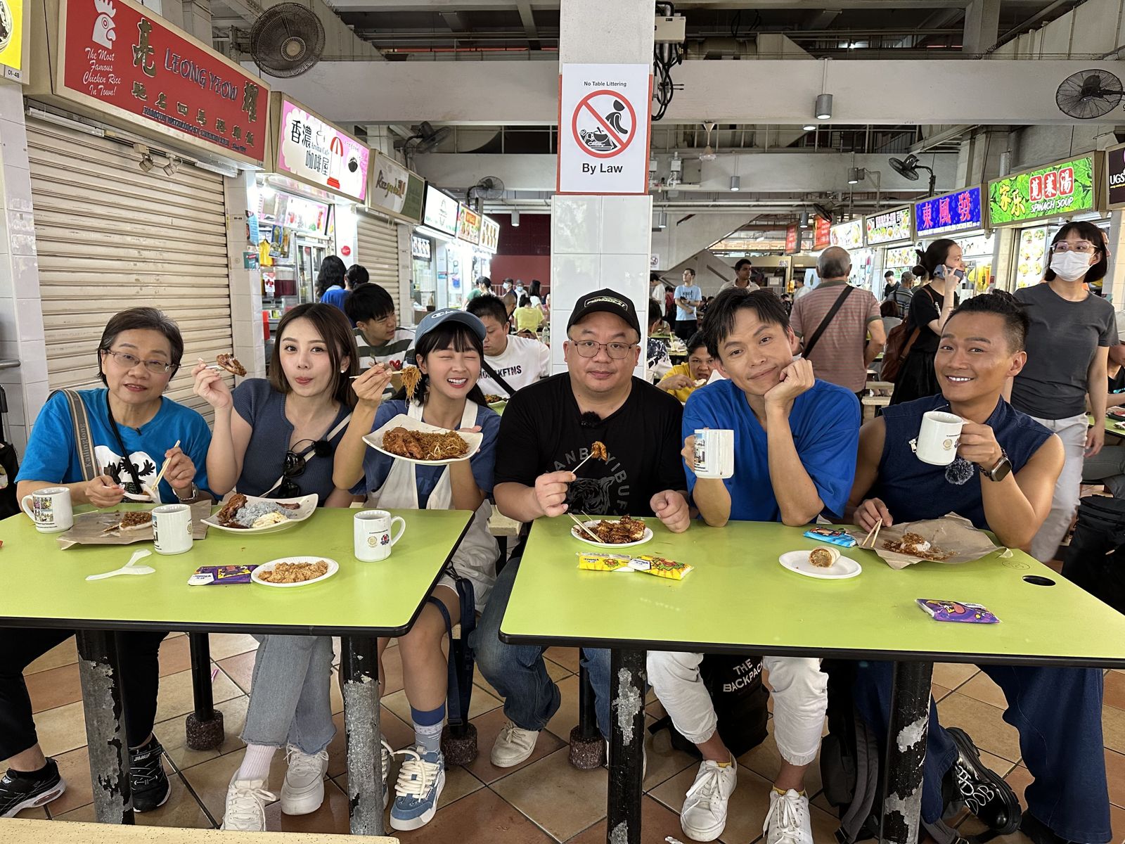 台語老師（左起）、若潼、籃籃、tony、黃鐙輝、林俊逸本集將帶大家一起到新加坡。公視台語台提供