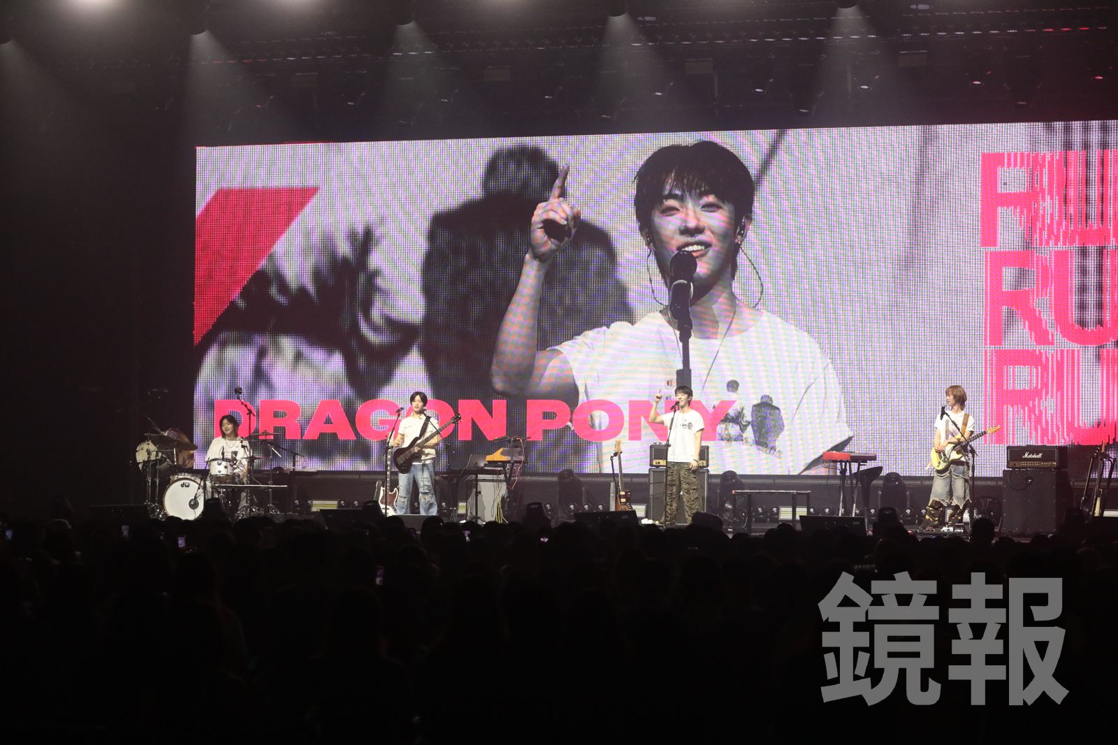 主唱衝下台繞場寵粉!Dragon Pony台北開唱嗨翻 安可驚喜唱蕭秉治神曲