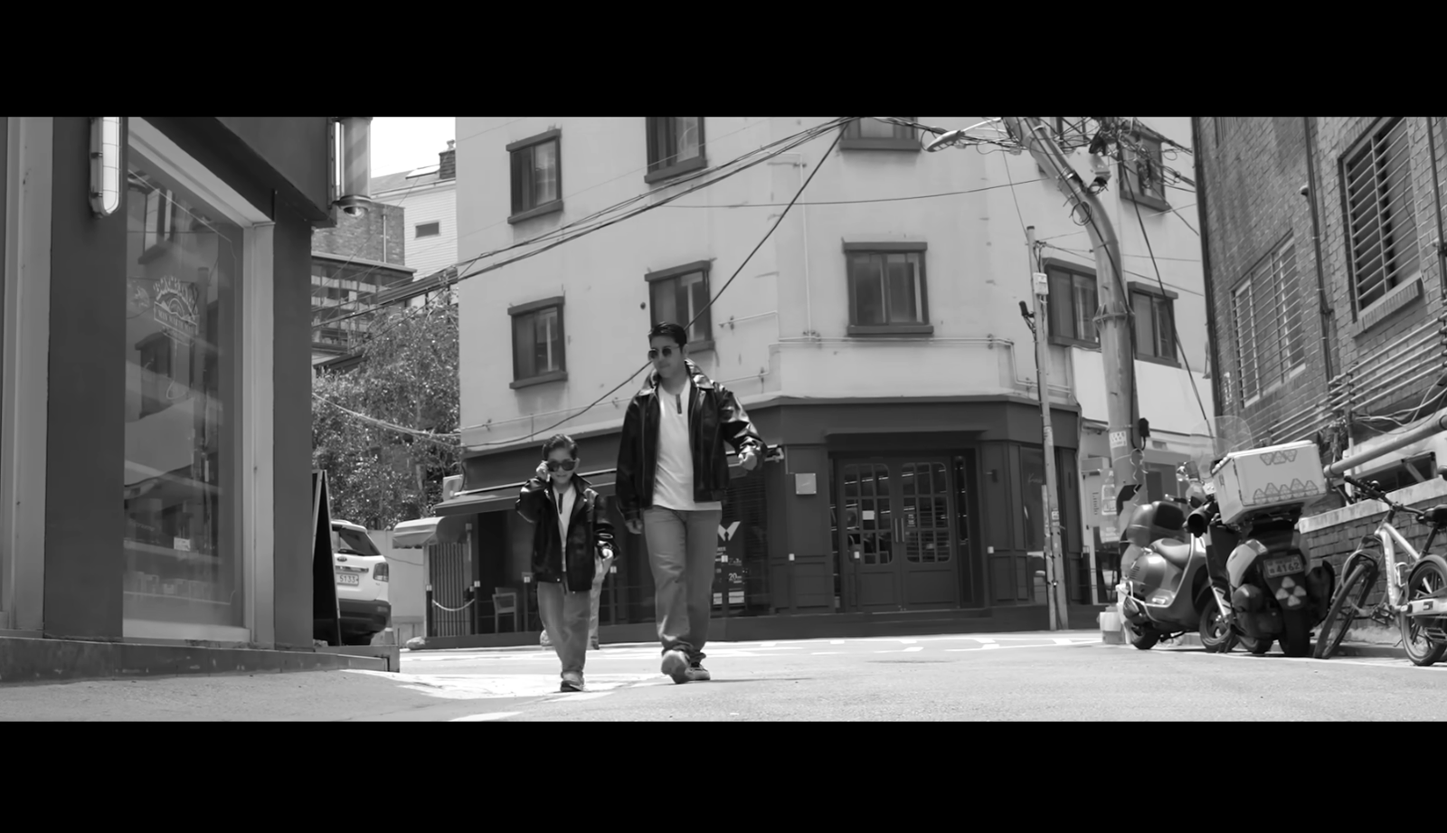 建厚(左)、朴柱昊。翻攝캡틴 파추호 Captain PaChuHO YouTube