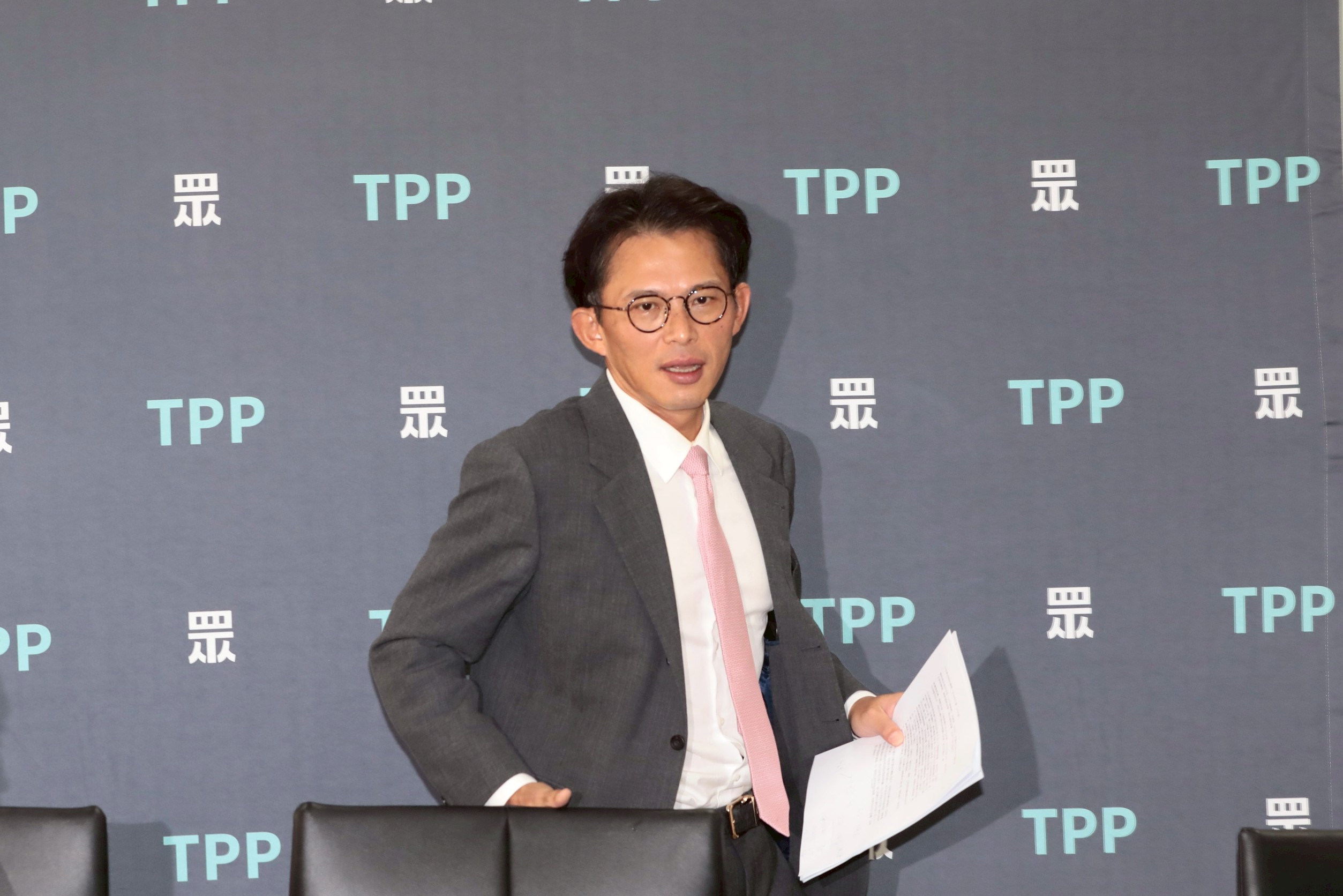 被爆向央廣索機敏資料、與吳姓駭客通內情　黃國昌嗆「有完沒完」：我現在變中共特工？