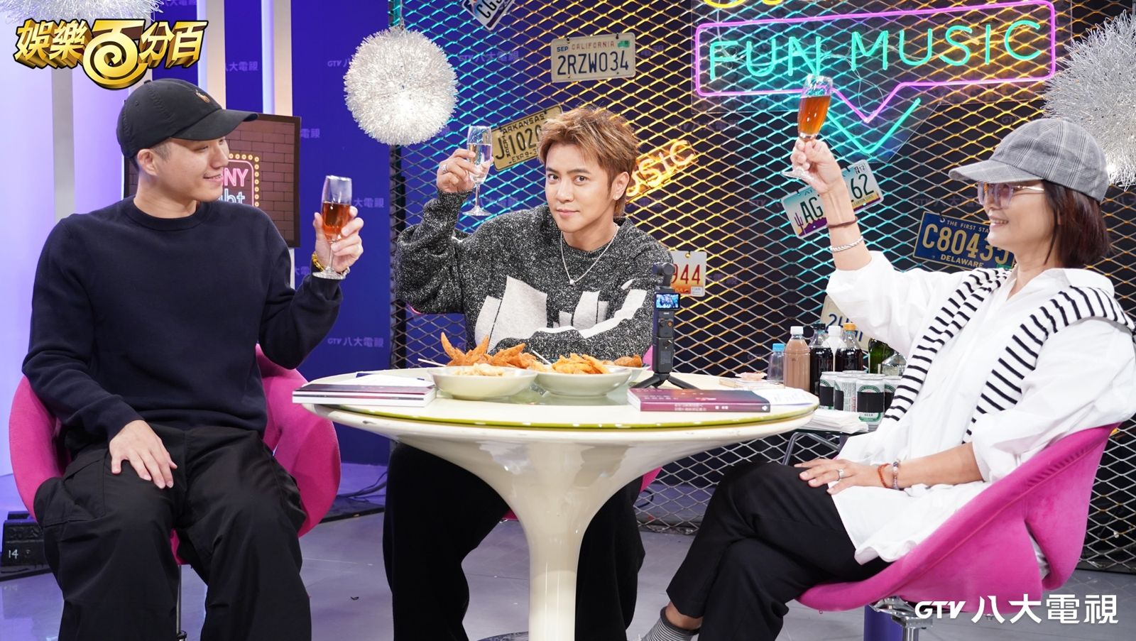 《娛樂百分百》YouTube頻道單元「酒後的心聲」，羅志祥談到以購物來排解憂鬱。八大電視提供