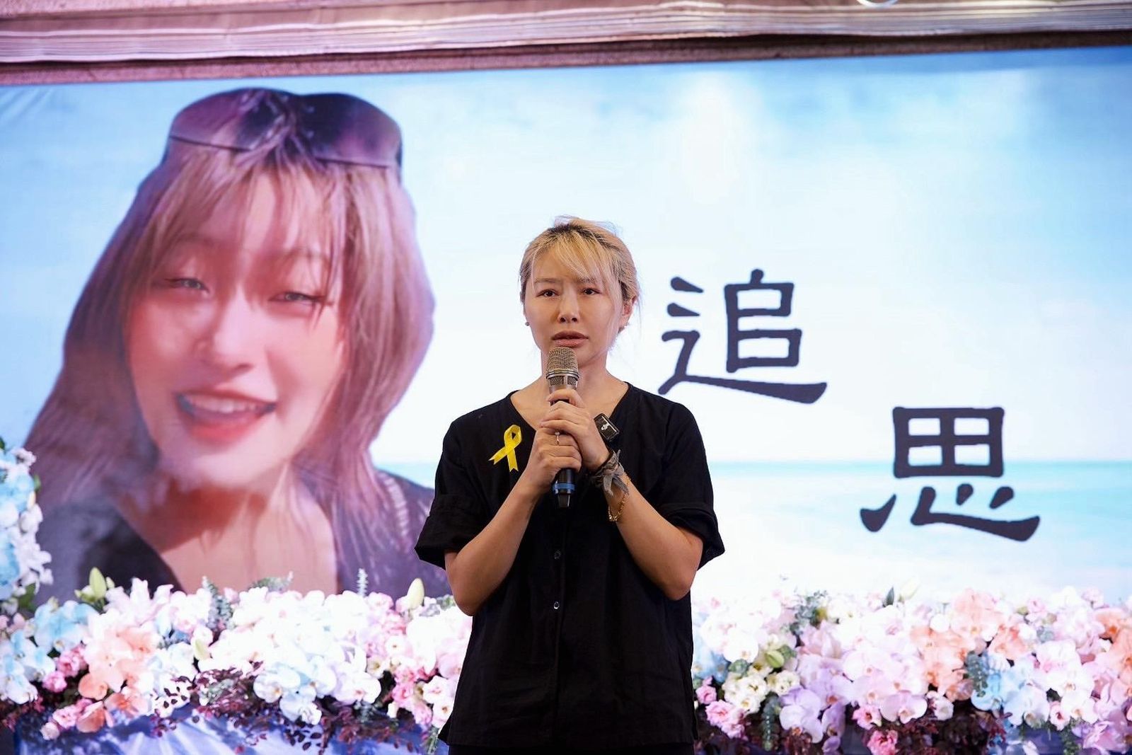 受害者母親在告別式上未等到肇事者出面道歉。小超人綜合體能俱樂部提供)