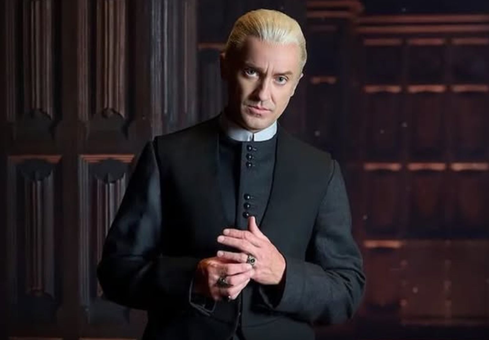 《哈利波特》馬份成馬年吉祥物！湯姆費爾頓曬繁體春聯　網驚「不是AI」：史萊哲林加100分