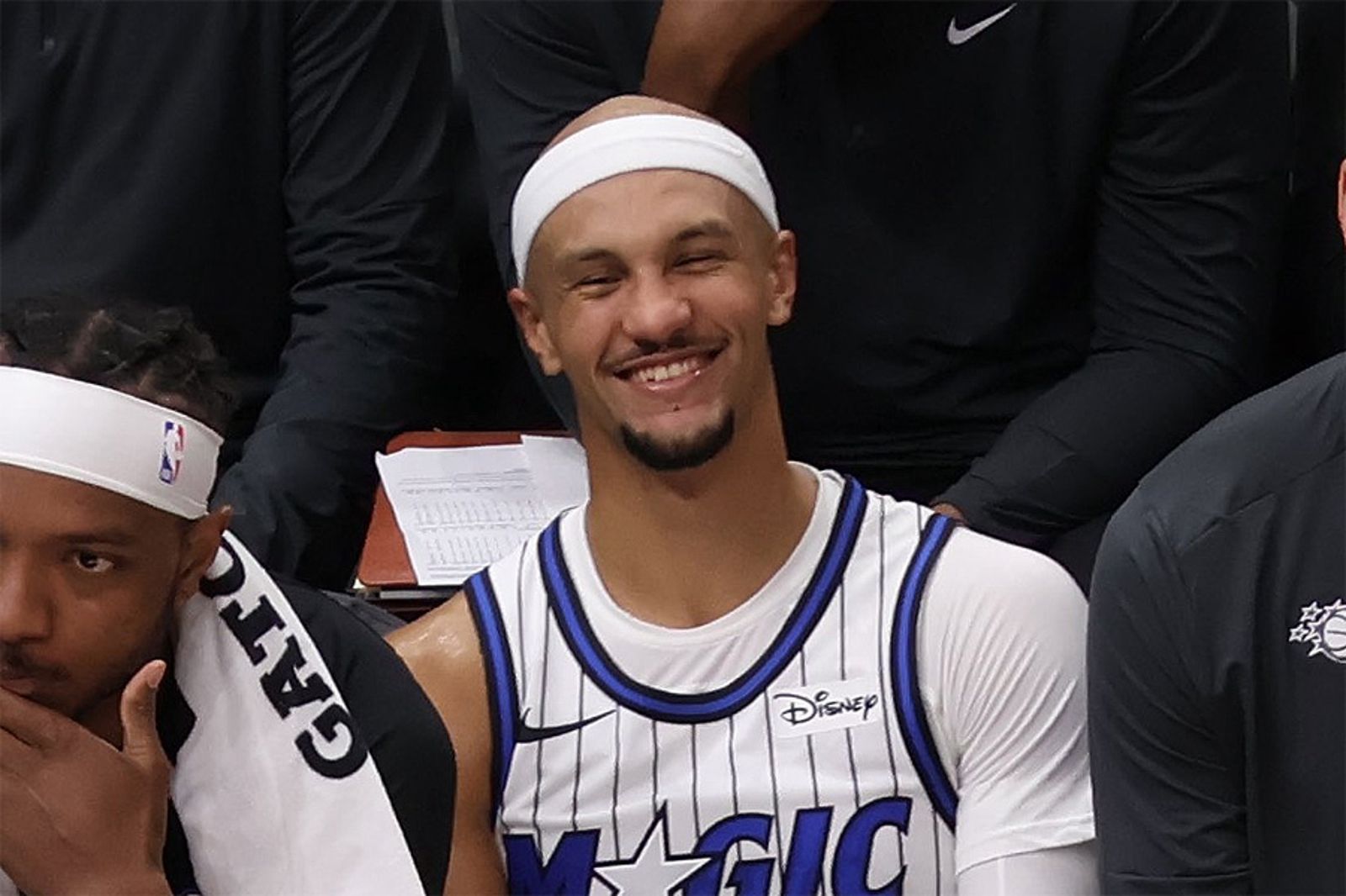 仿效學長進化成降世神通　Suggs換新造型助魔術大勝灰狼