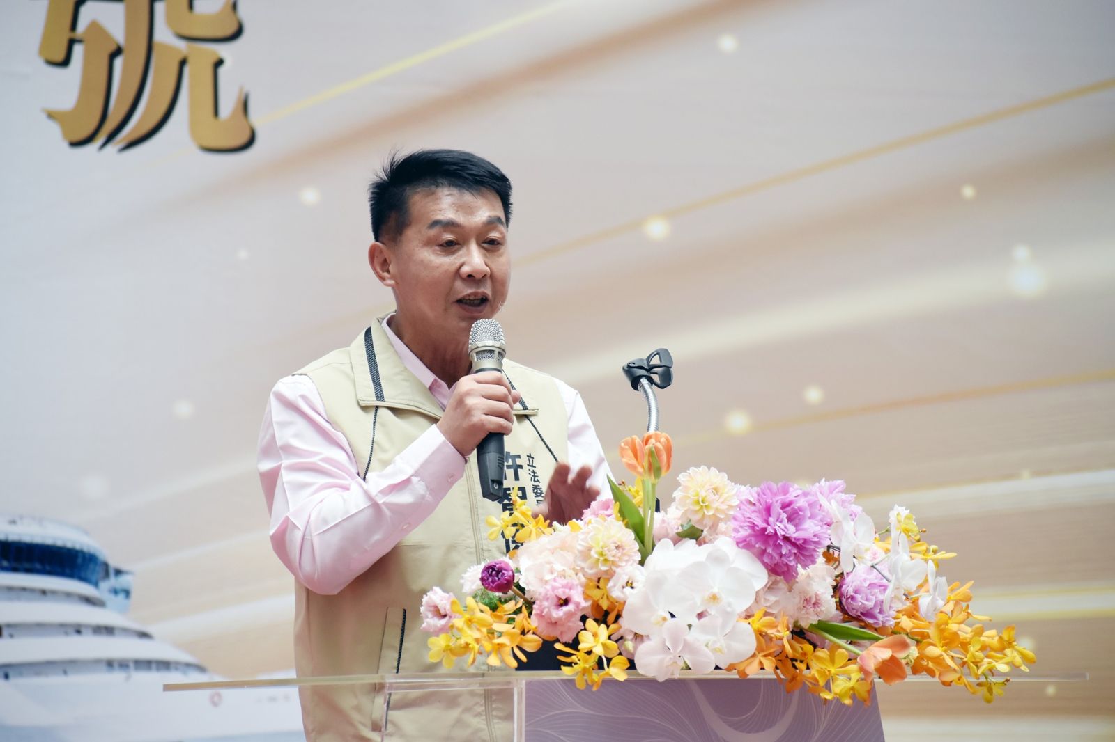 爭黨內高雄市長初選！邱議瑩成立競辦　賴瑞隆突現身許智傑記者會合影