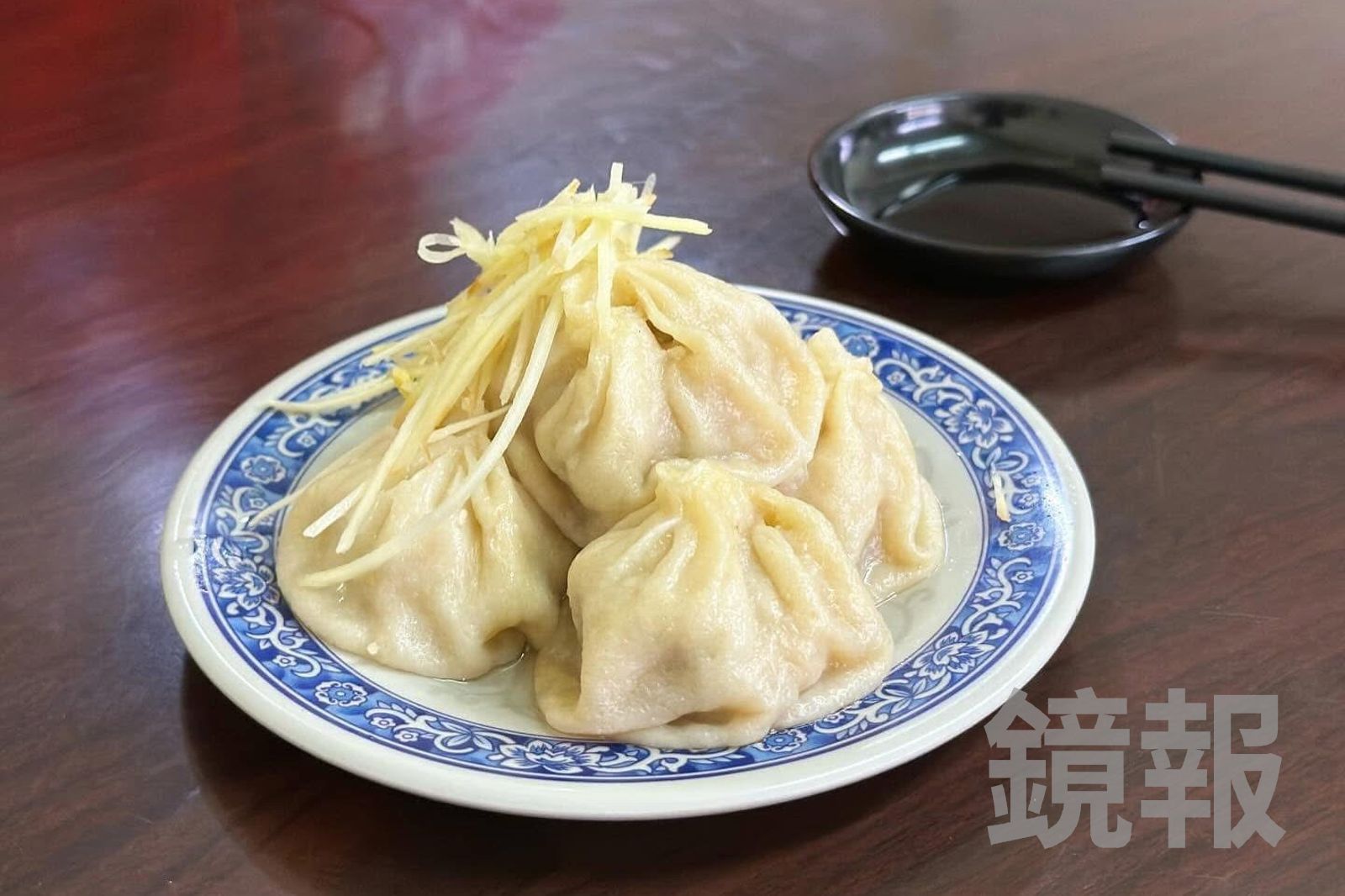 「小籠湯包」皮薄肉鮮,還有會噴射的湯汁。(45元/半籠)