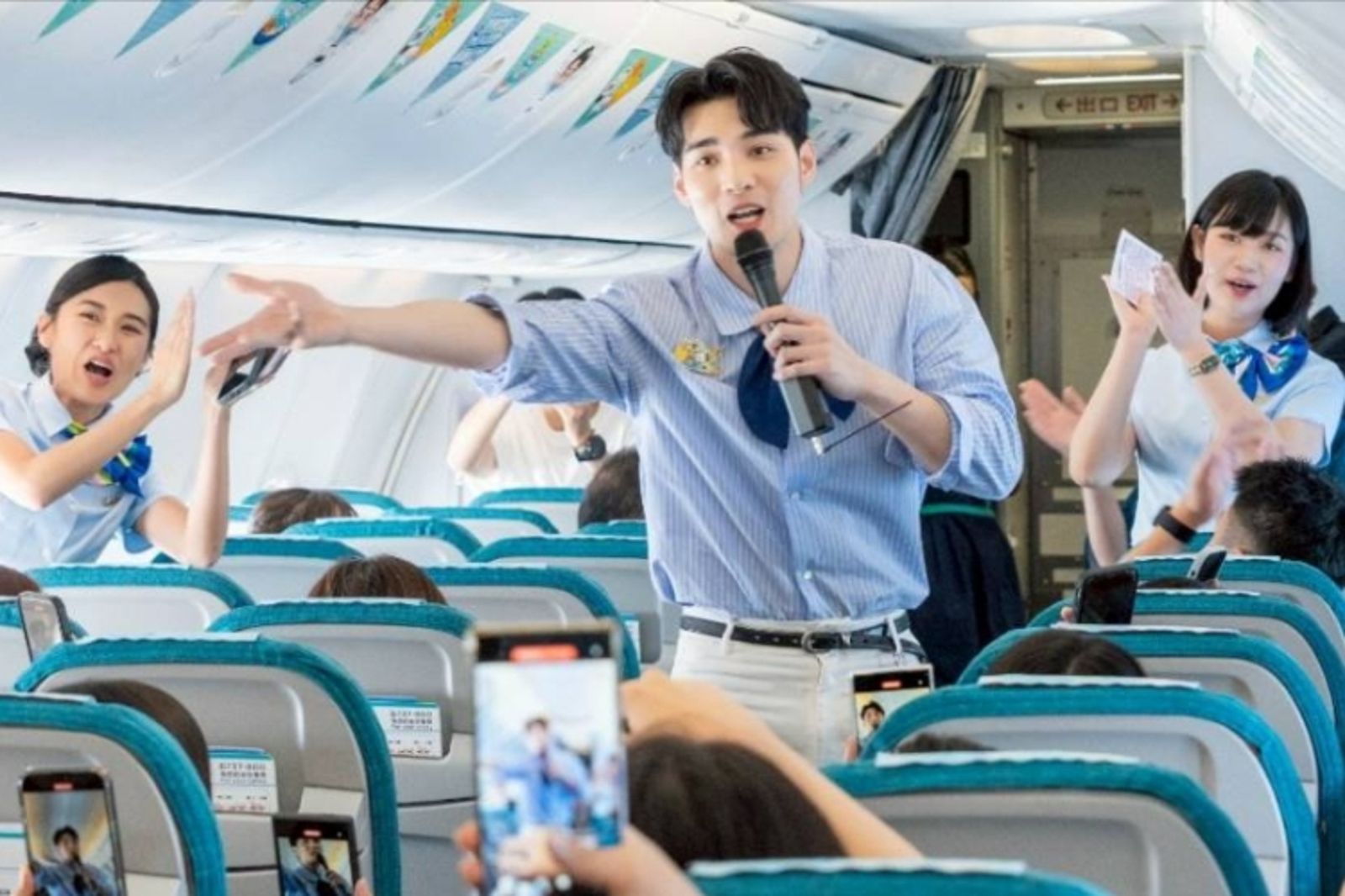 黃偉晉曝機上豔遇！突收神秘禮：像偶像劇被電到