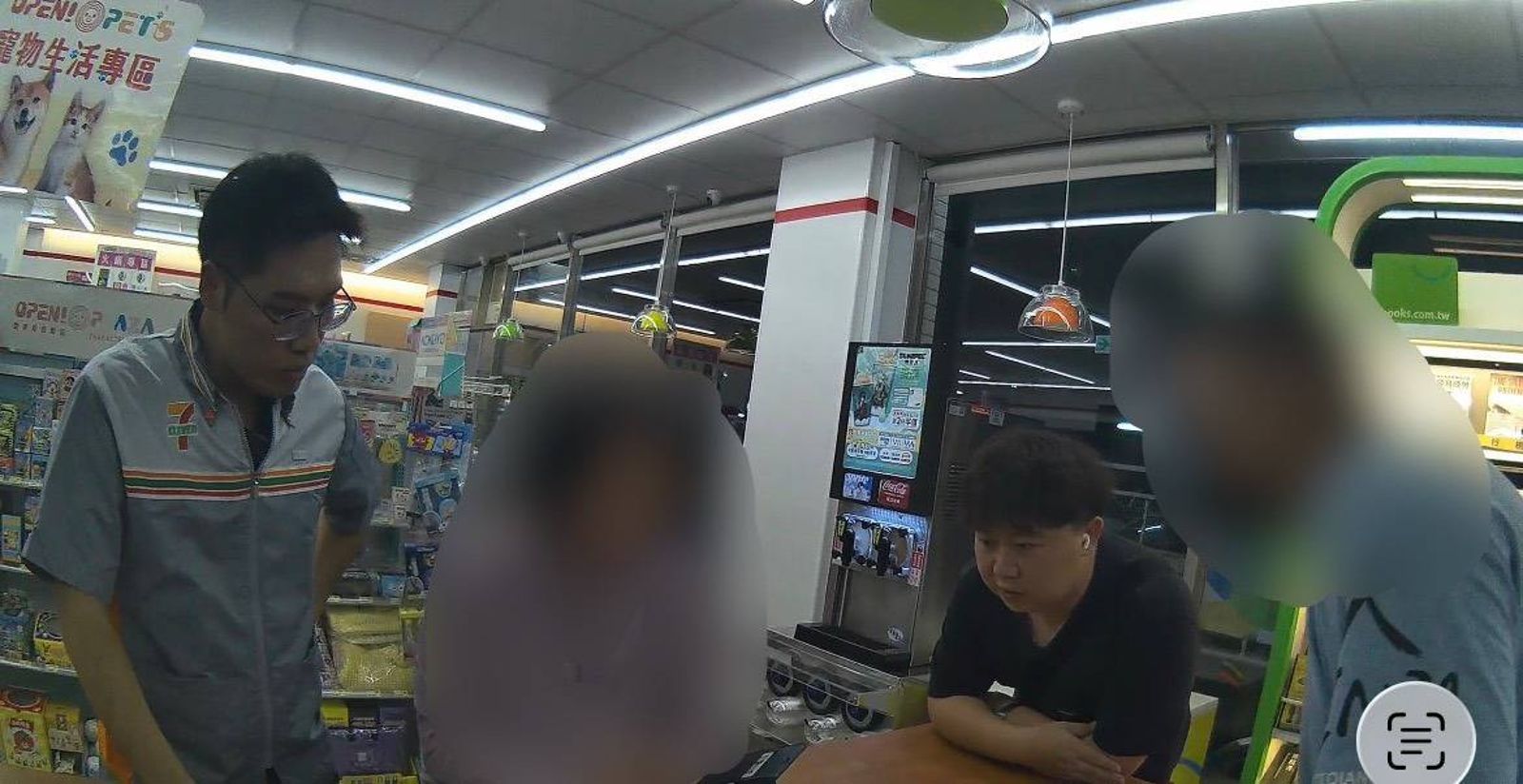 直擊超商變裝秀!波麗士大人化身小七店員 2小時極限埋伏智擒車手