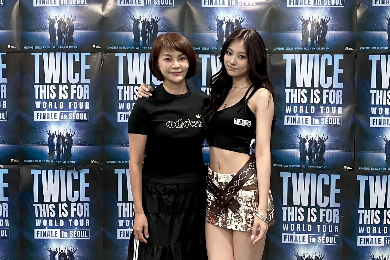 TWICE子瑜單飛路竟靠擲筊?媽媽拜神找廟公解惑 2樂壇大咖陪在旁「親友1句話藏玄機」