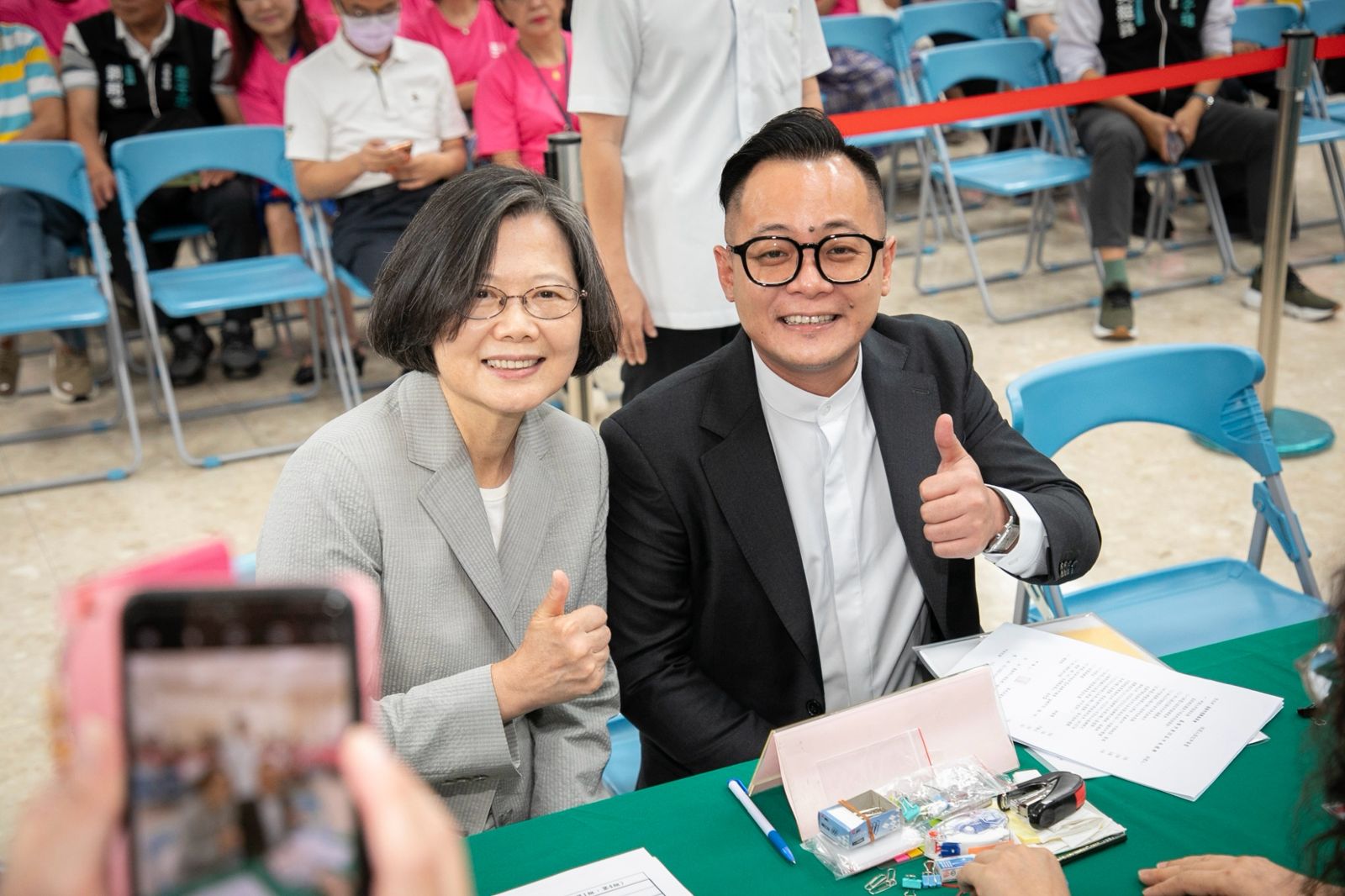 蔡英文趕場基隆「陪童」登記參選市長 接童子瑋競總主委下第一道指令