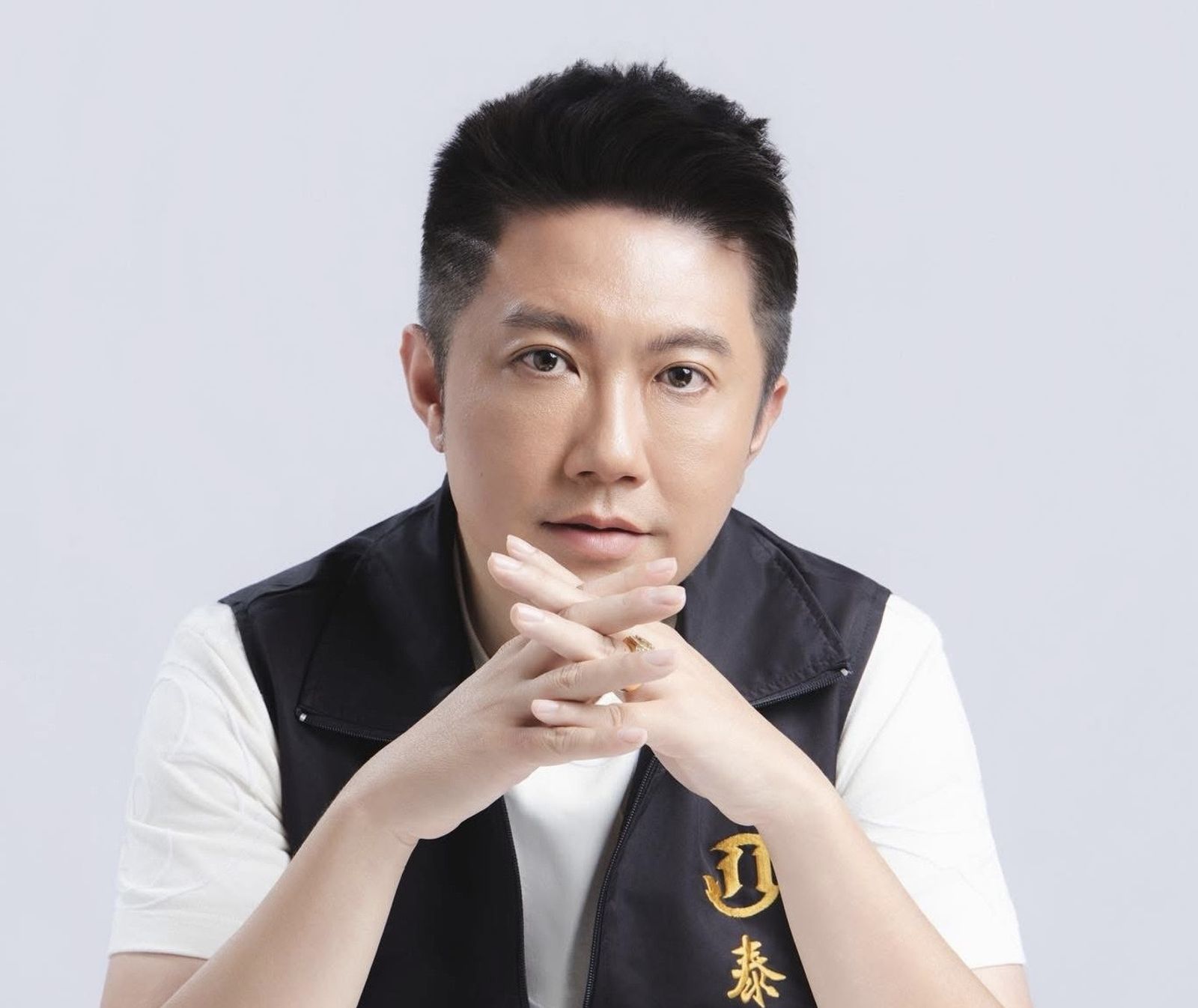 賓賓哥在校園內直播引發爭議。翻攝賓賓哥臉書