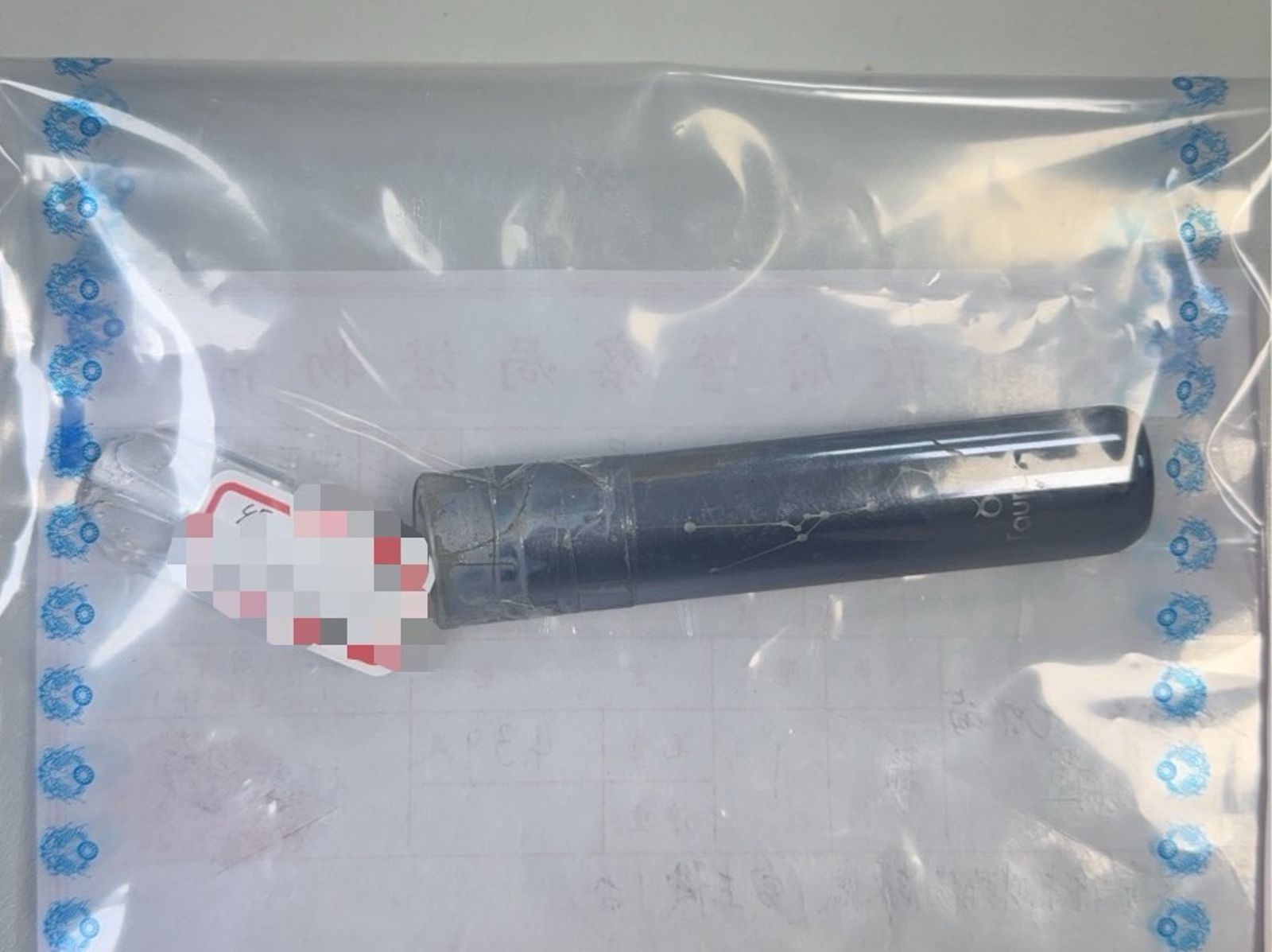 警方於江男身上查獲依托咪酯煙彈。翻攝畫面