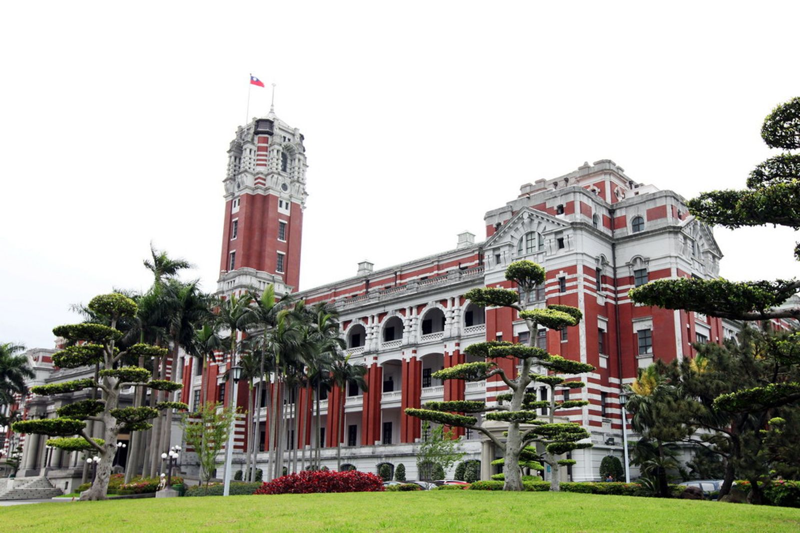 快訊／總統府驚傳男騎車險硬闖哨崗　憲兵警力當場壓制