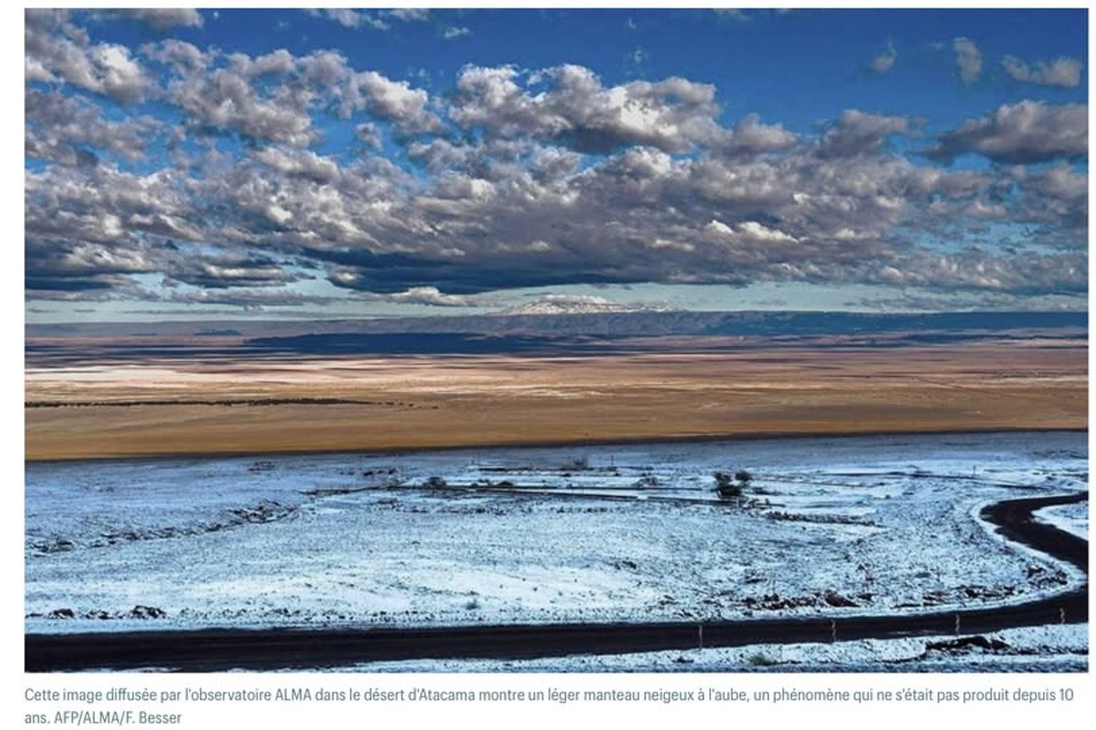 世界最乾旱地區之稱的阿他加馬沙漠罕見下雪。圖／翻攝自ALMA Observatory