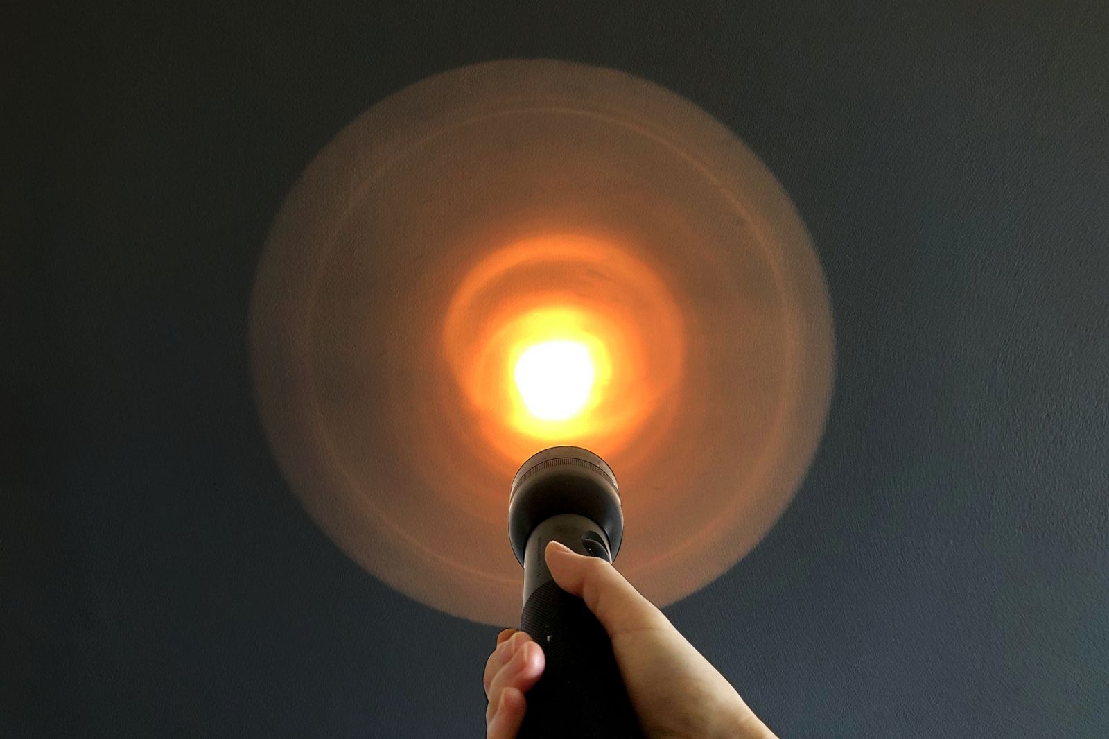 強颱巴威來勢洶洶!停電怎麼辦? 專家:務必做好「這7件事」