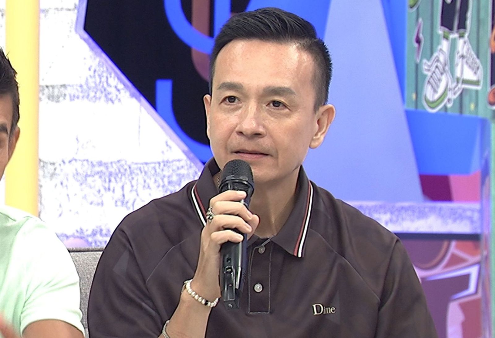 小鐘自爆唱歌局一定要有漂亮女生。中天提供