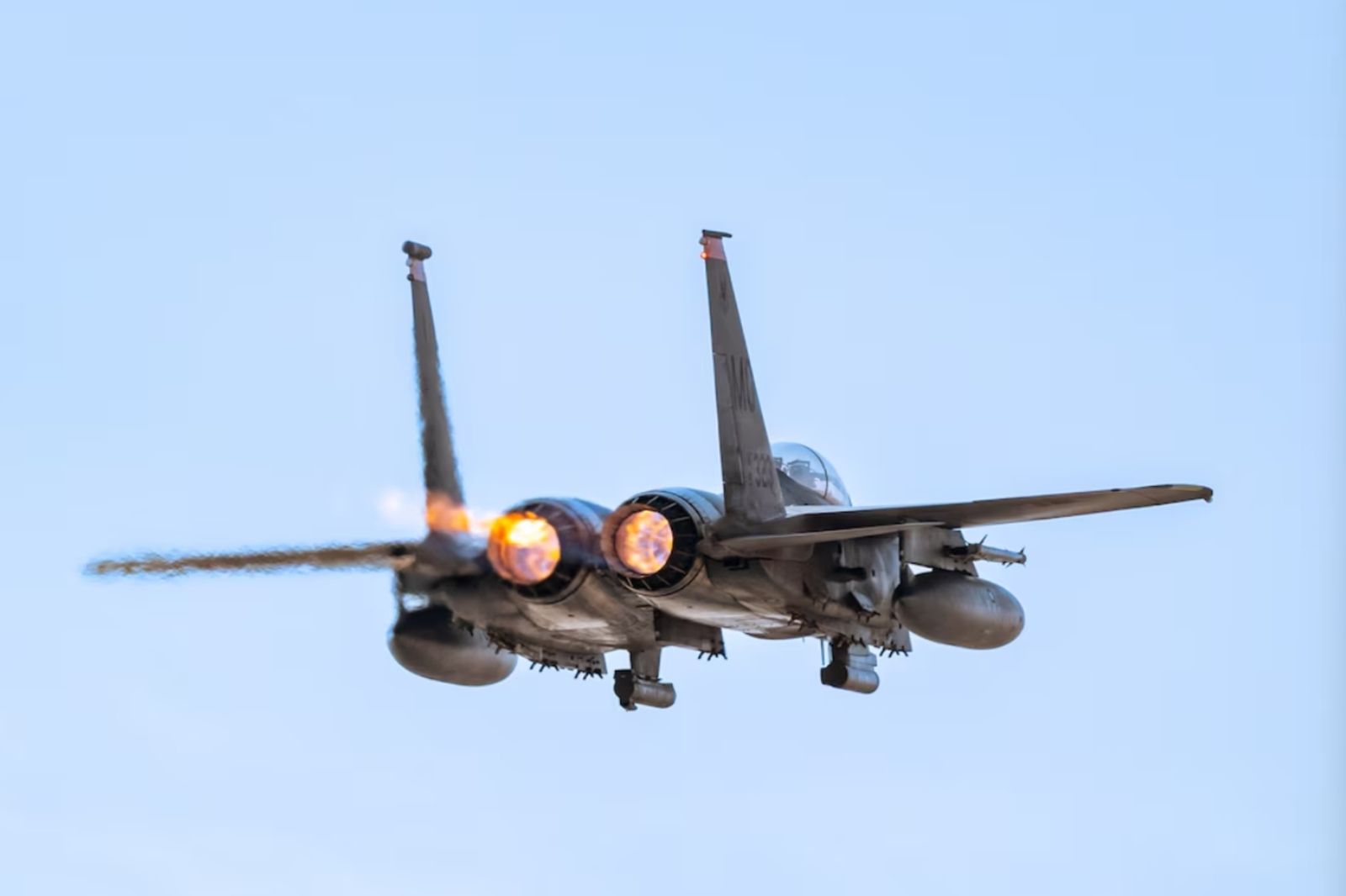 川普報復了！美軍空襲敘利亞IS「狂轟百枚彈藥」　赫格塞斯：永不會忘