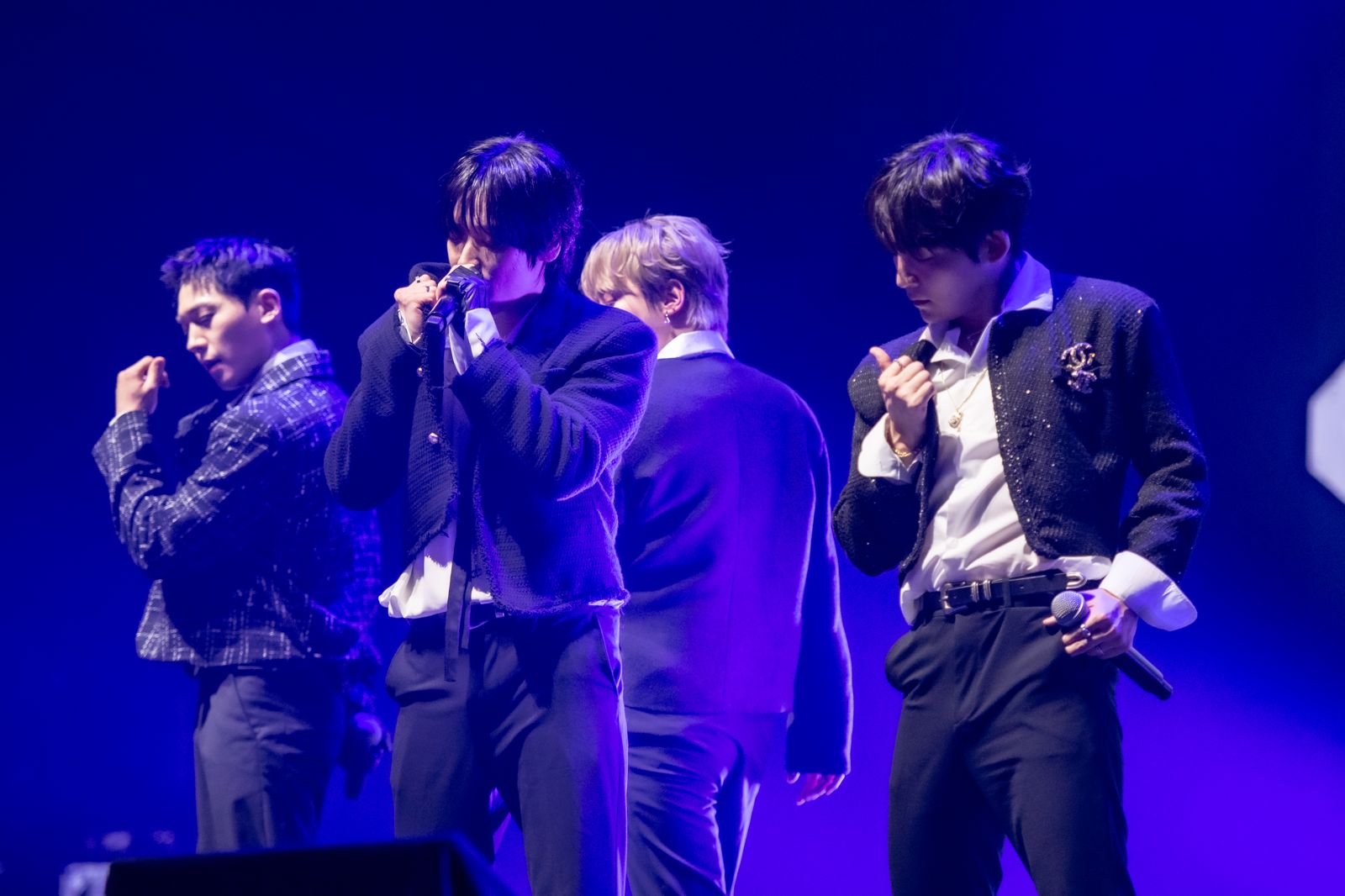 TEEN TOP演唱會「噴香水」向大家道歉　擅自改懲罰規則「我愛你咩」粉絲笑翻