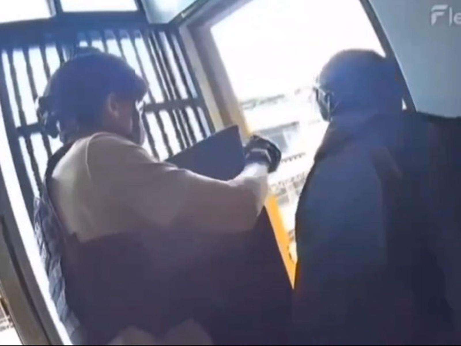 新店驚見「喪屍煙」毒品工廠　北市警跨區攻堅逮人35歲毒販落網