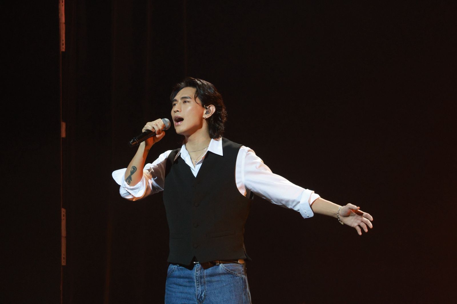 柏霖自爆飛英國「調整身心」　閉關一個月：回歸最純粹的狀態