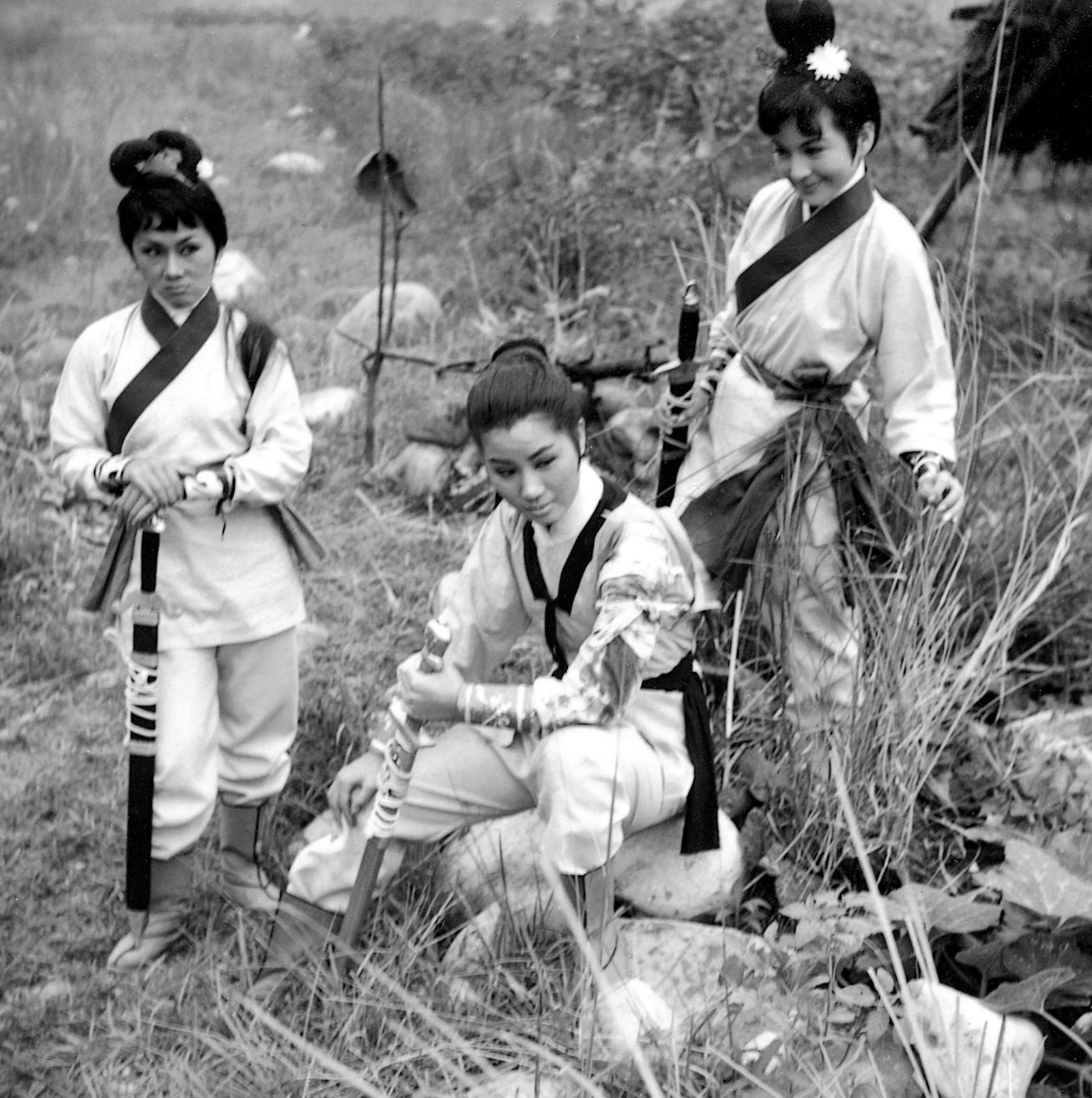 前衛精彩的台語武俠片《三鳳震武林》讓楊麗花（中）展現中性魅力。國家影視聽中心提供