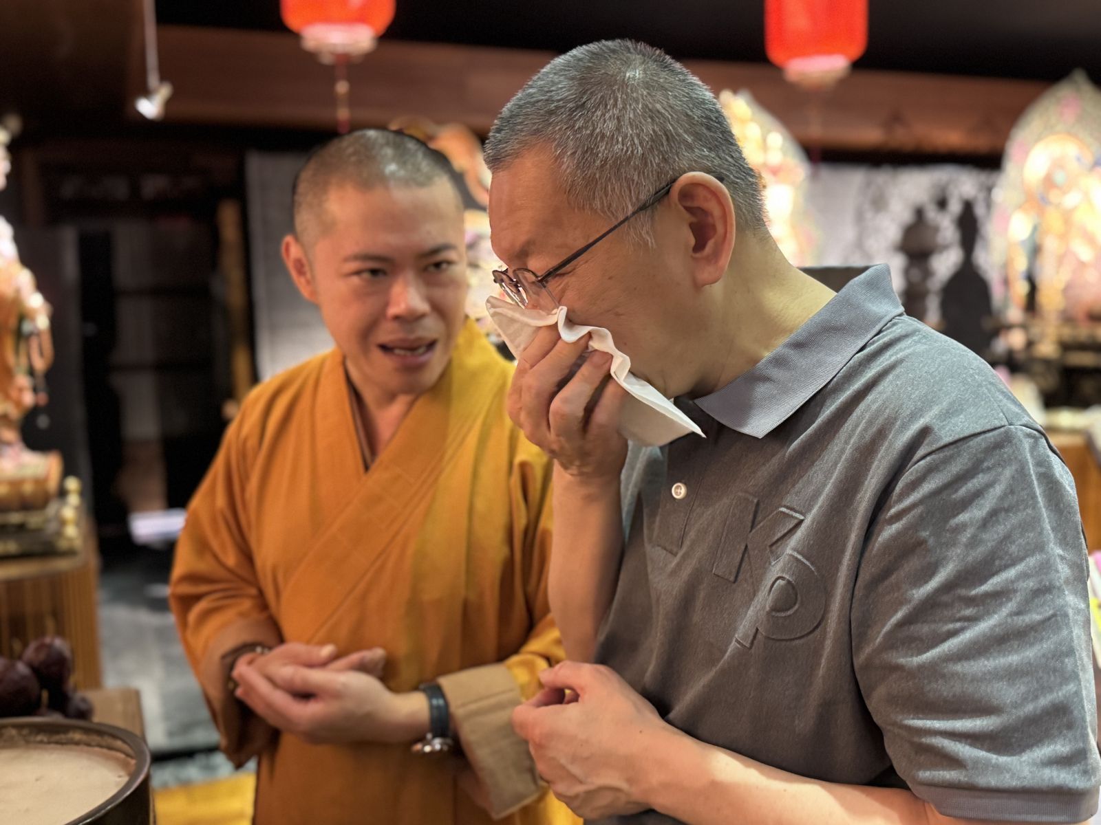 首度祭拜柯爸牌位哭了　柯文哲感嘆：父親過世我在獄中