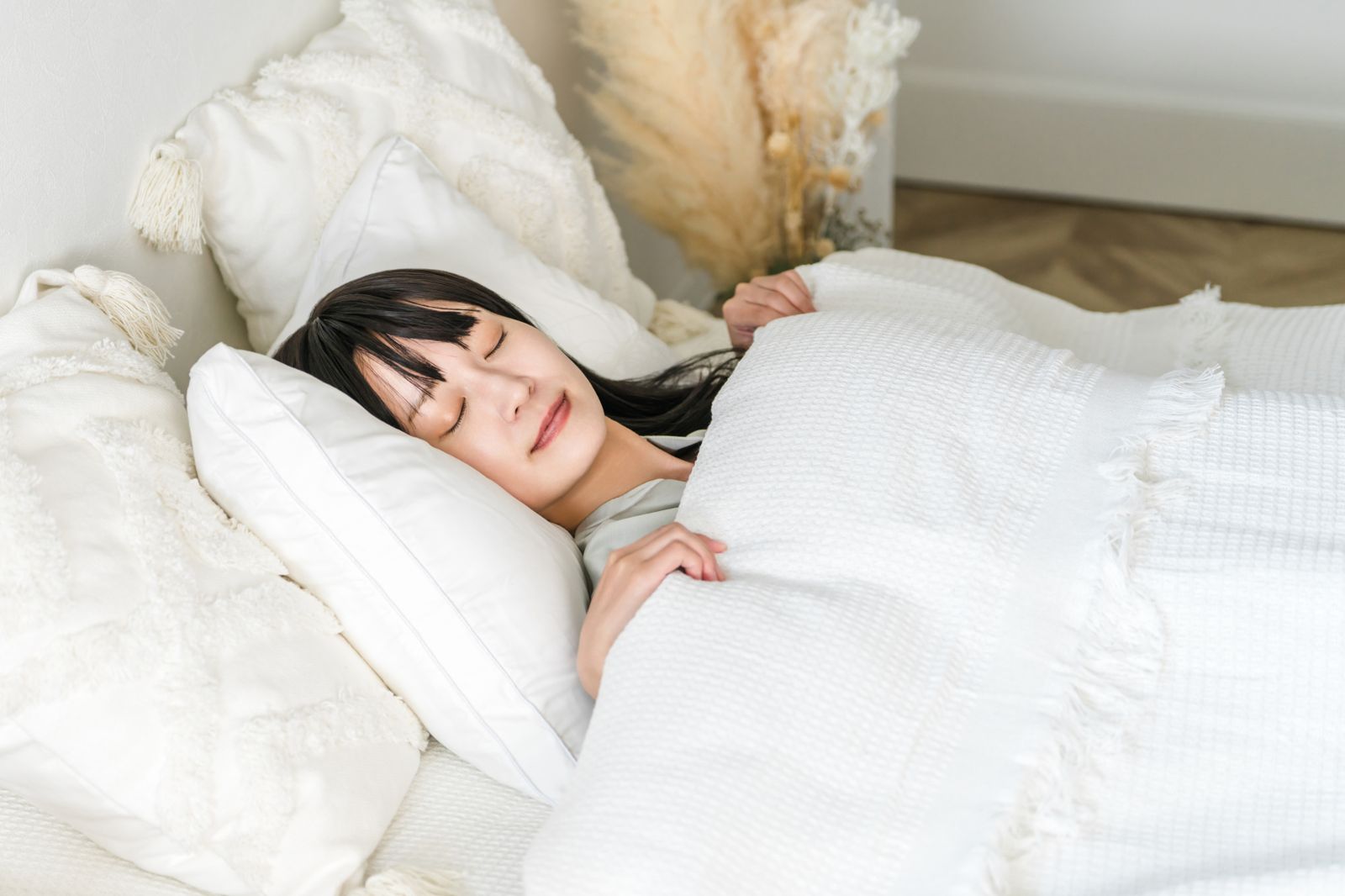 洗完澡才能上床!60萬網友響應:床是神聖的 他不洗澡躺床「老婆5年不讓碰」導致離婚