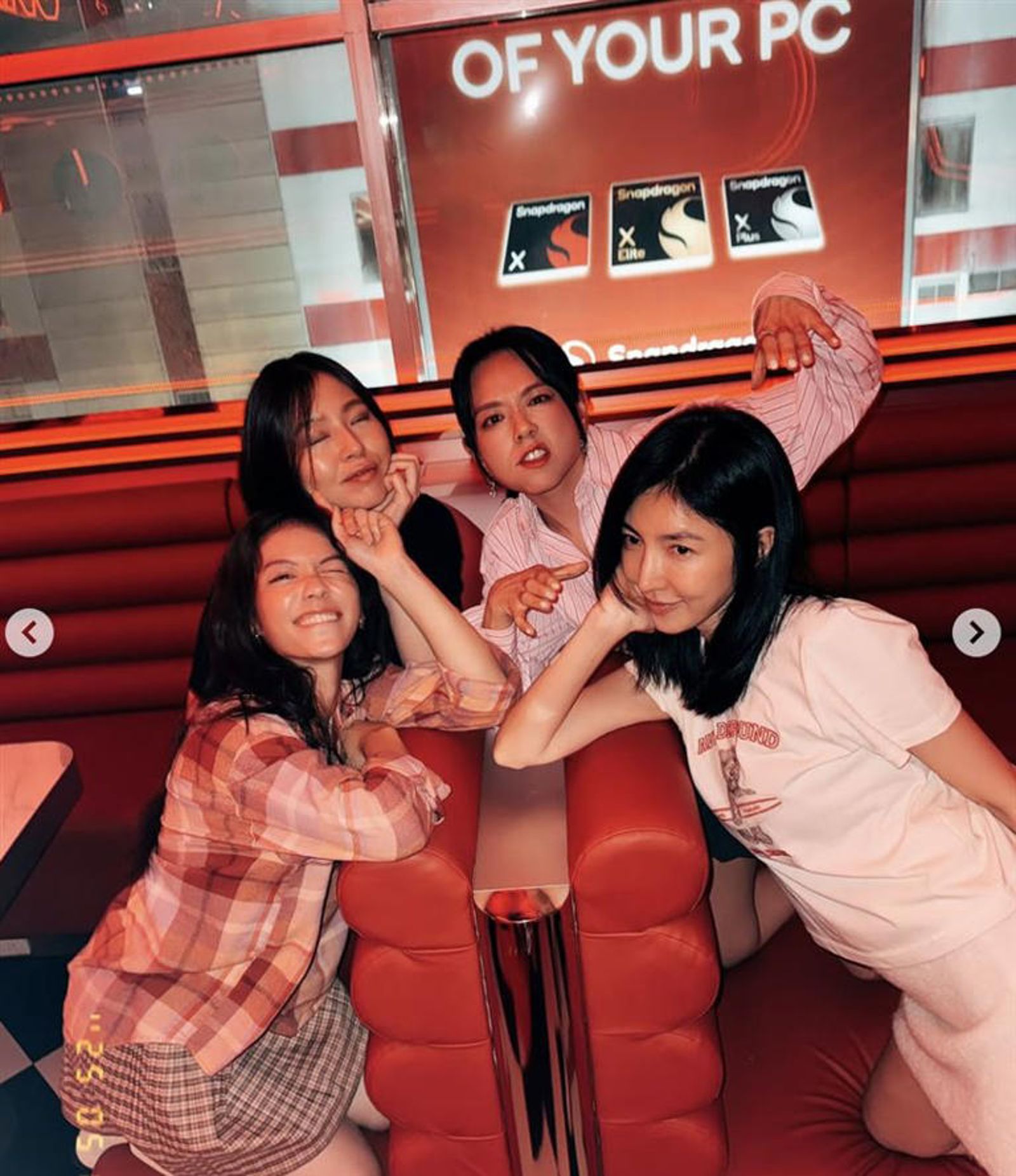 「四纖女」楊謹華（右起）、夏于喬、劉品言和宋芸樺520仍有聚會。翻攝楊謹華IG