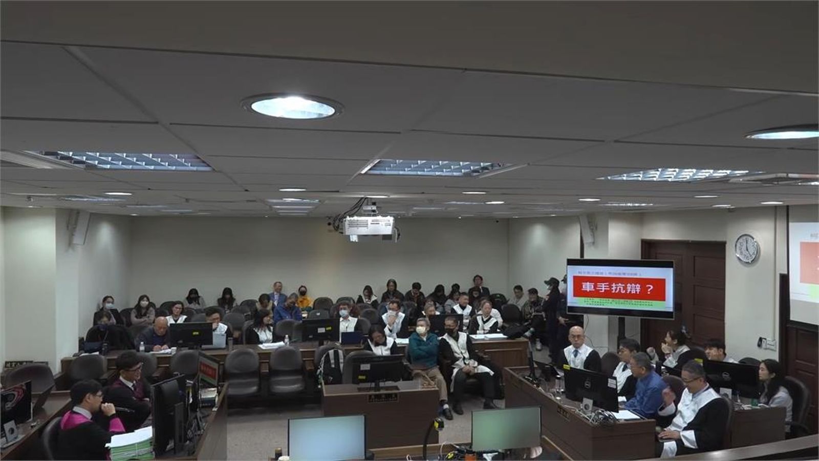 踩飛輪收300萬？檢方酸柯文哲「勉強算自行車手」　神來一筆讓辯方律師都笑了