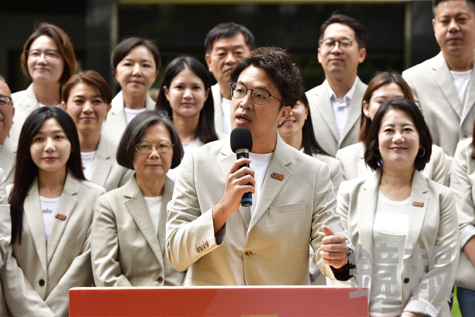 蔣萬安急宣布大兒子不領公費赴美 沈伯洋誇蔣得立優秀:但大家在討論利益迴避