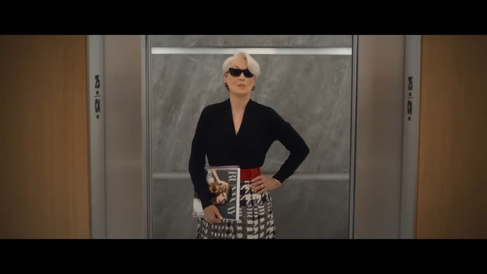 穿著PRADA的惡魔2》中梅莉史翠普氣勢登場。翻攝二十世紀影業Youtube