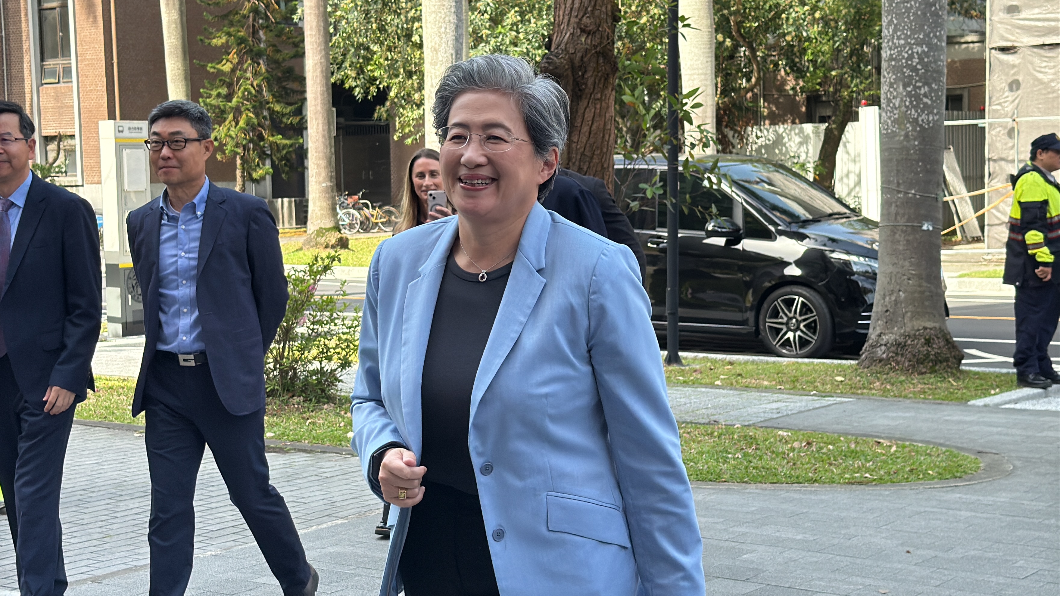 OpenAI入股AMD帶旺供應鏈 台股攻上兩萬七大關創新高、台積電衝上1435元