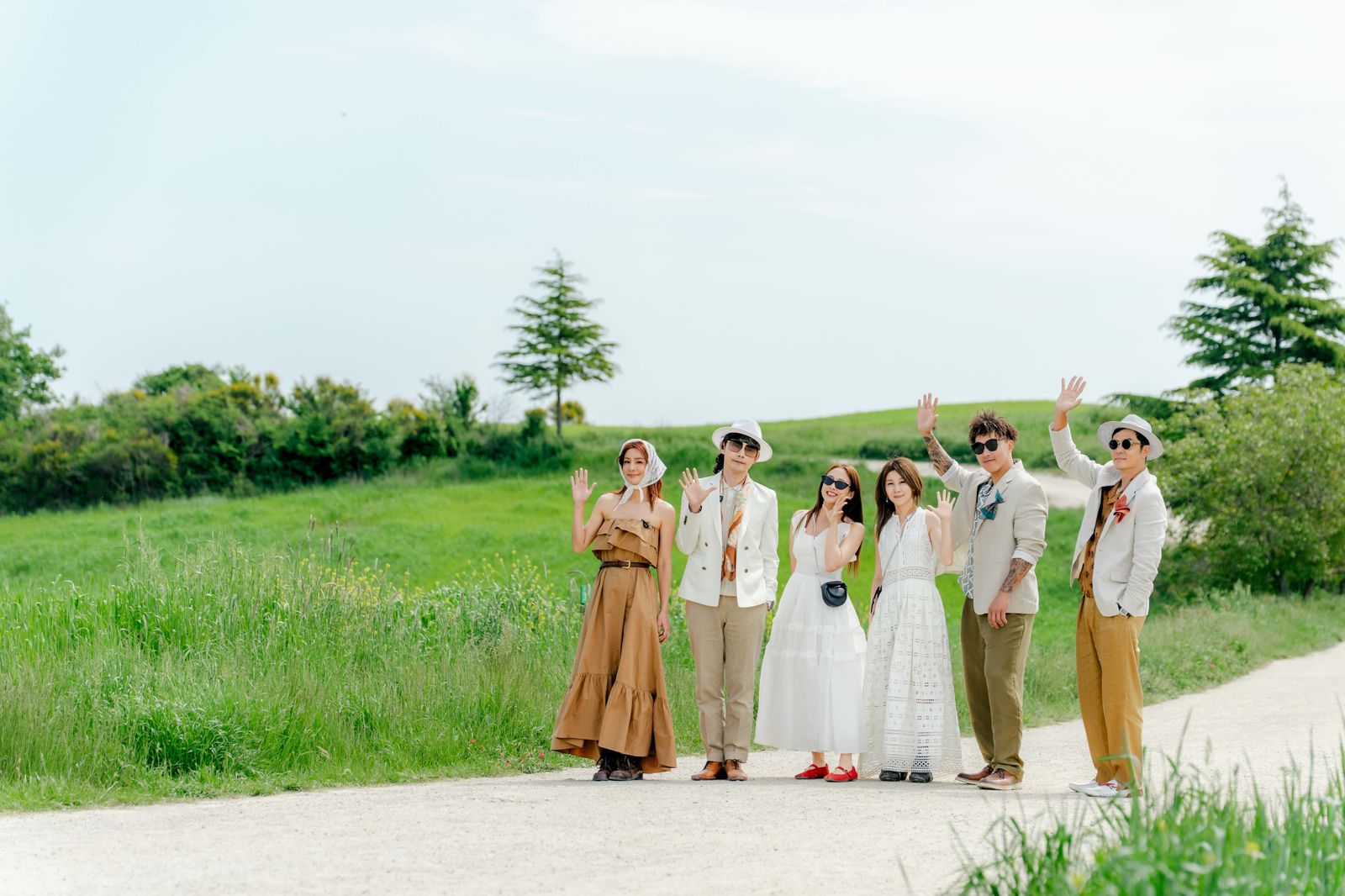 《嗨！營業中》飛越9600公里來到義大利莎莎（左起）、包偉銘、吳映潔、白安、郭泓志、姚元浩。好看娛樂提供