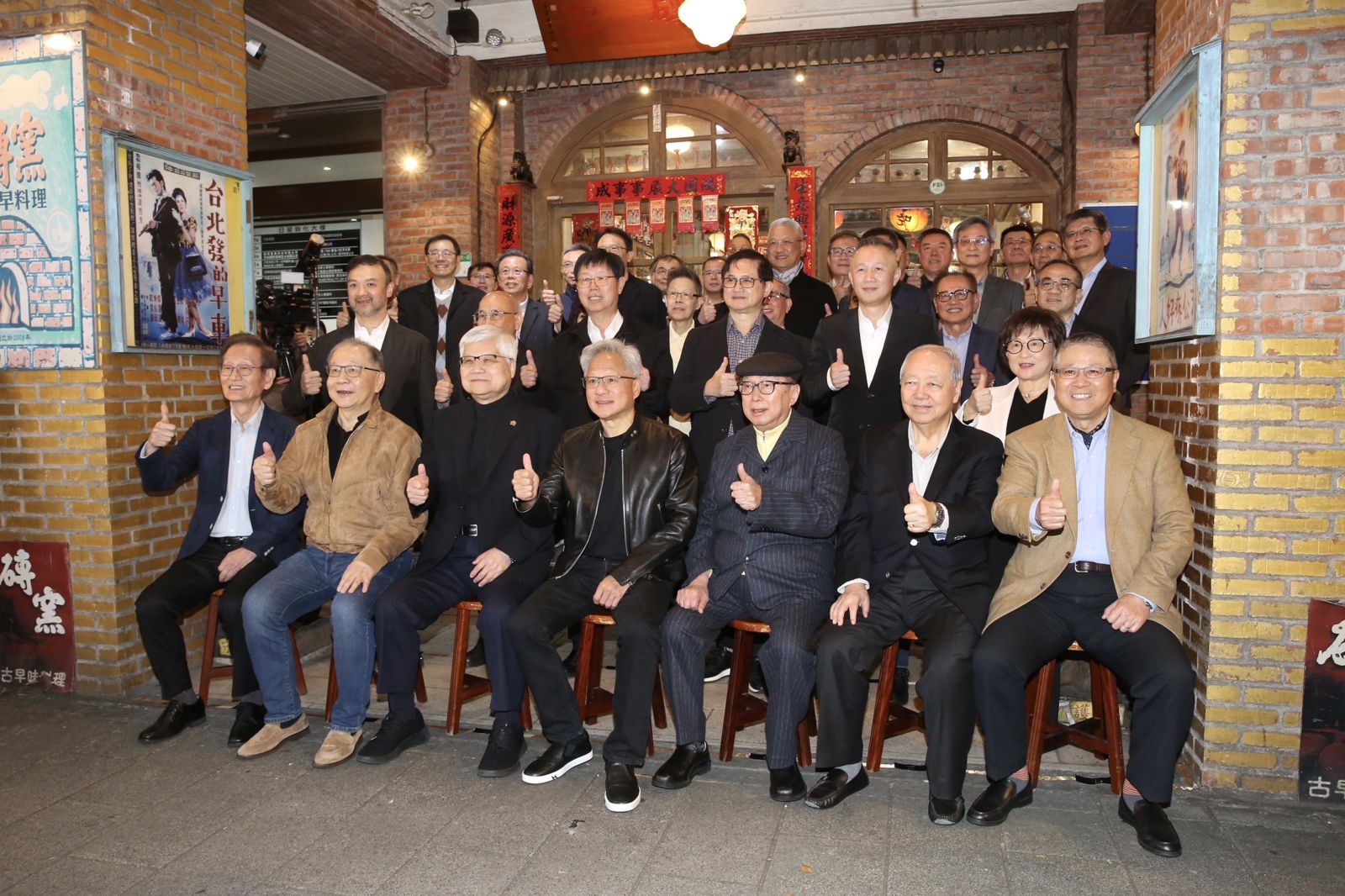 兆元宴傍晚開席　黃仁勳再度號召台灣科技天團固樁　