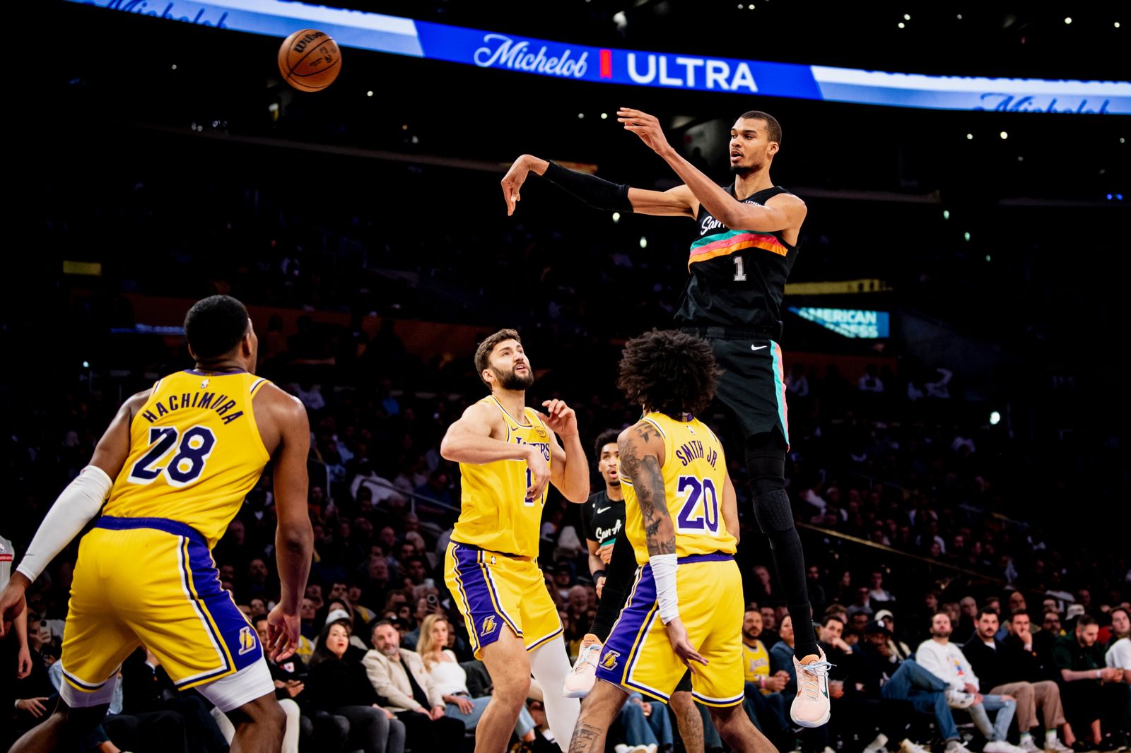 馬刺虐翻湖人!「斑馬」26分鐘轟40分 Wembanyama:打滿我能破50分