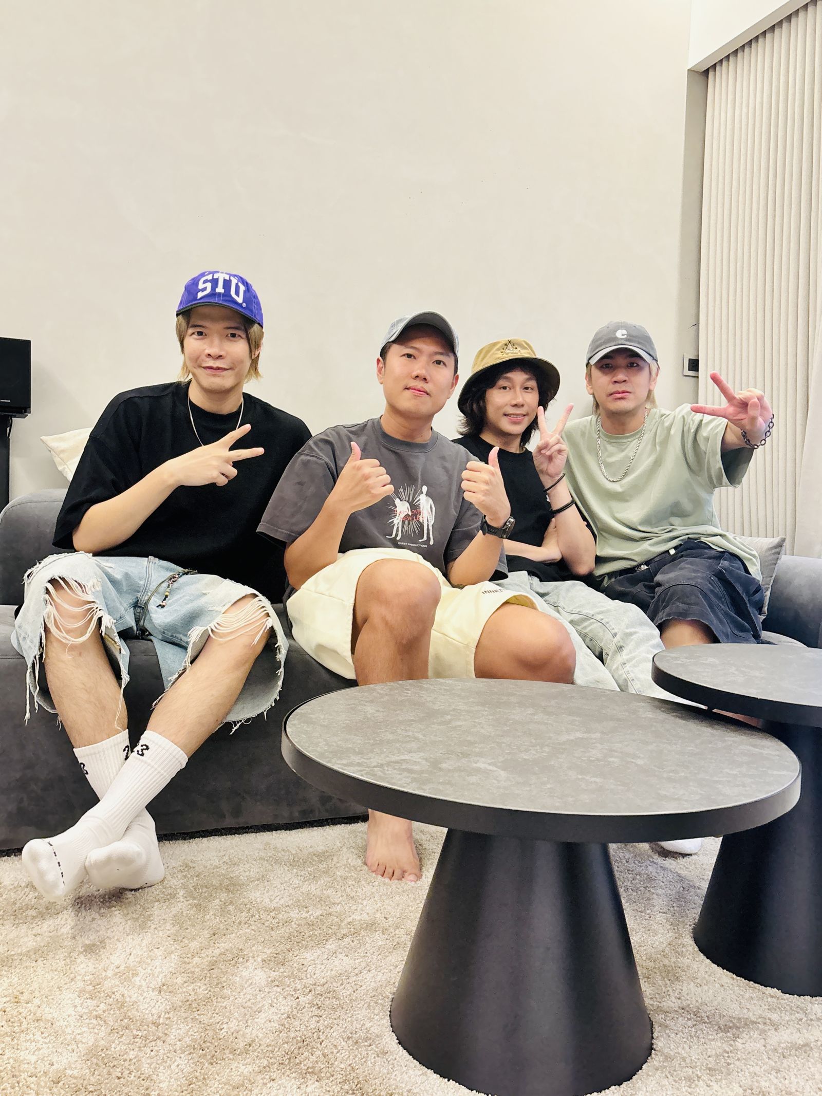 玖壹壹洋蔥（左2）跟八三夭阿璞（左起）、霸天、小橘相見歡。不搖就滾提供